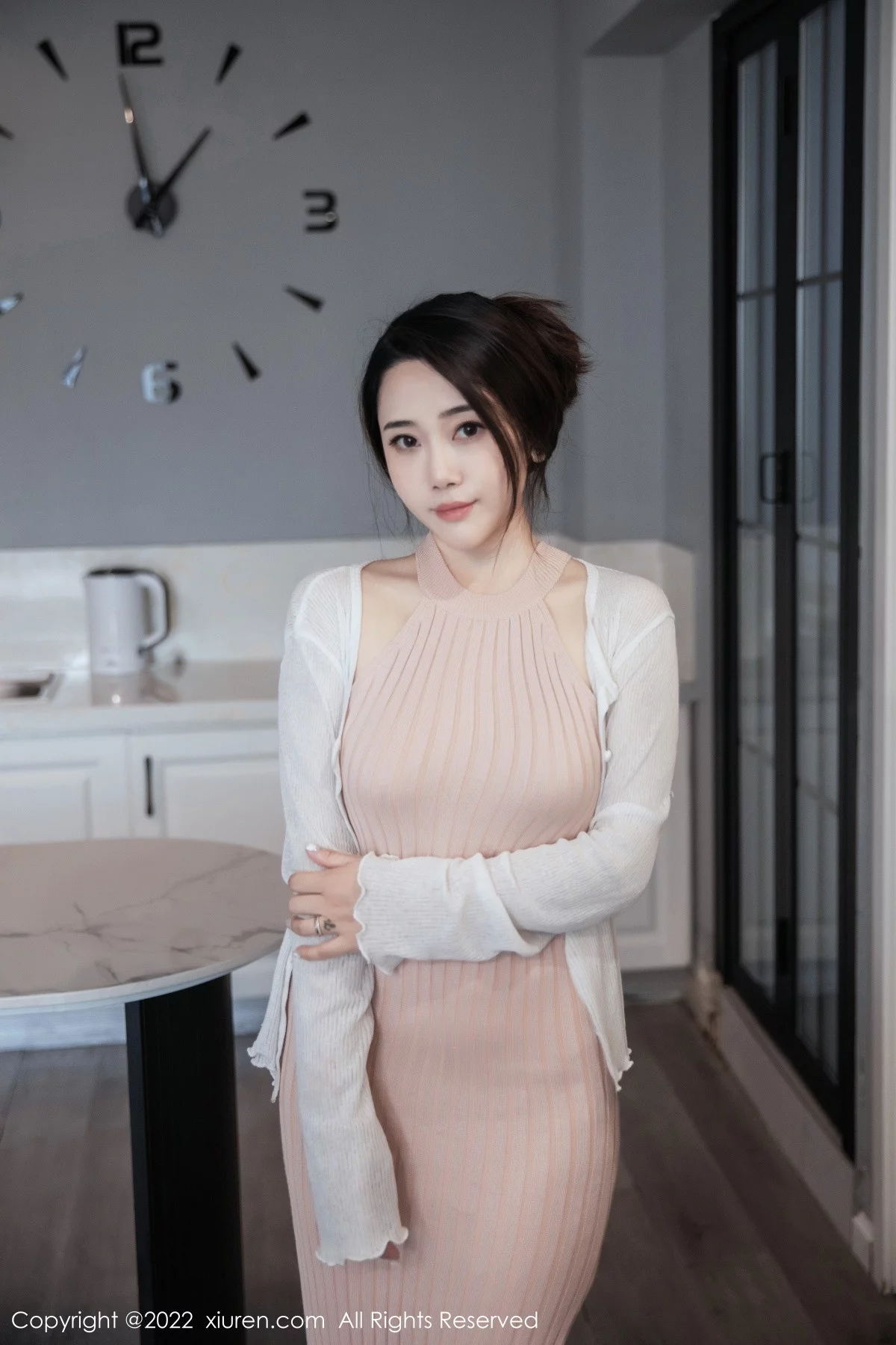 [[XiuRen秀人网]秀人网]No.6066_模特严利娅Yuliya性感粉色开叉连衣长裙秀白嫩美腿撩人诱惑写真55P