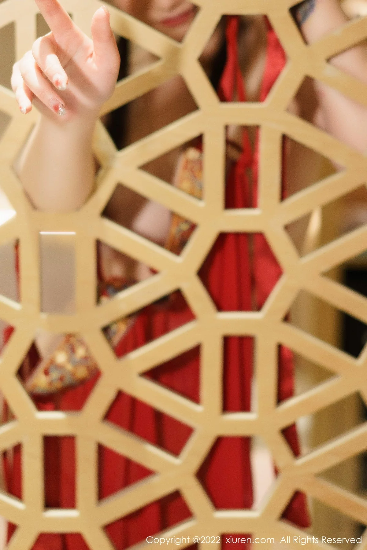 [[XiuRen秀人网]秀人网]No.6068_女神laura阿姣＆妲己_Toxic红色薄透古装服秀丰满身材诱惑写真79P