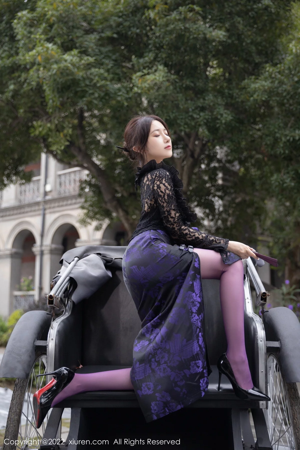 [[XiuRen秀人网]秀人网]No.6074_模特鱼子酱Fish独角戏主题性感露肩连衣裙配紫色丝袜诱惑写真79P