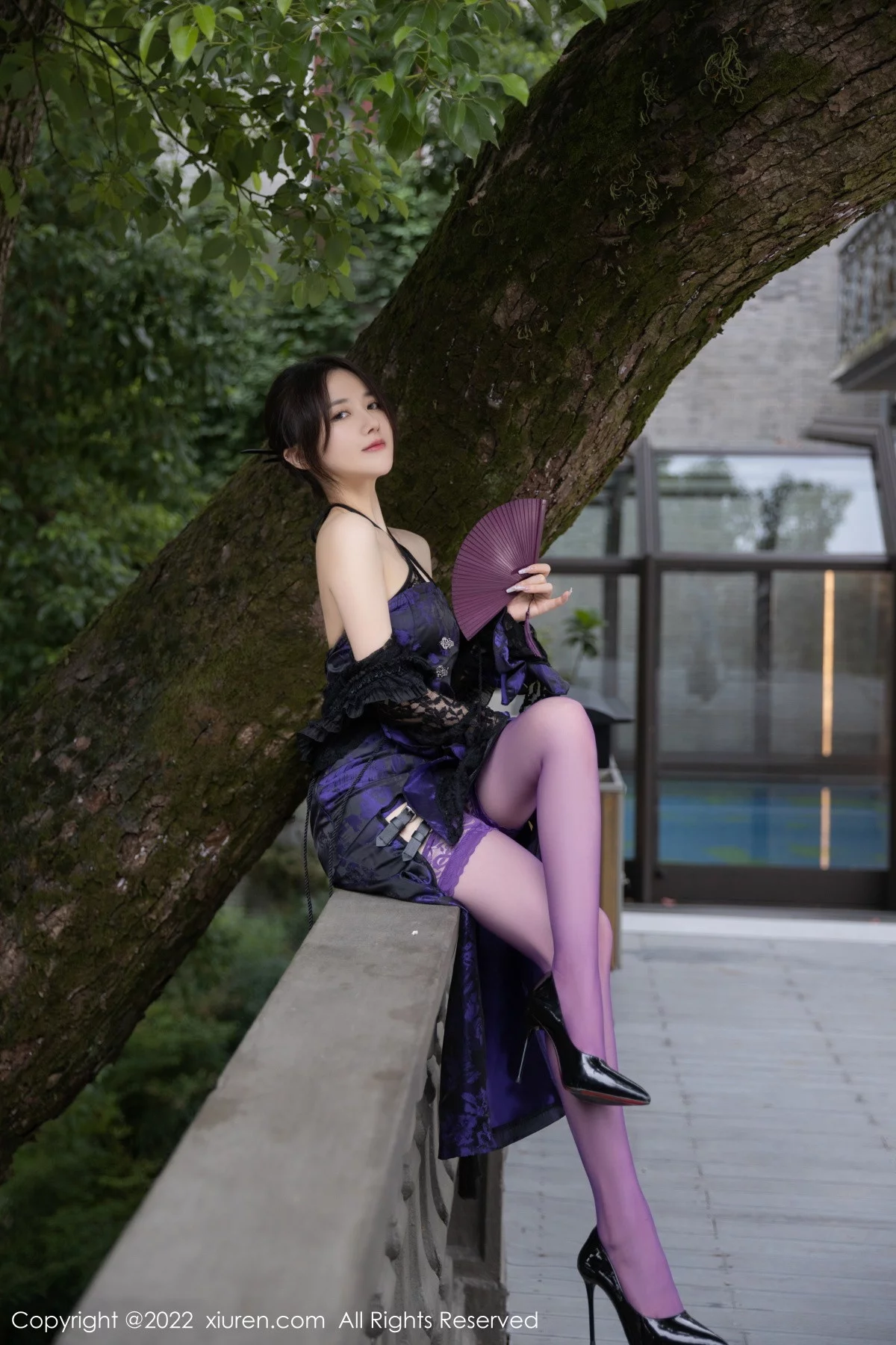 [[XiuRen秀人网]秀人网]No.6074_模特鱼子酱Fish独角戏主题性感露肩连衣裙配紫色丝袜诱惑写真79P