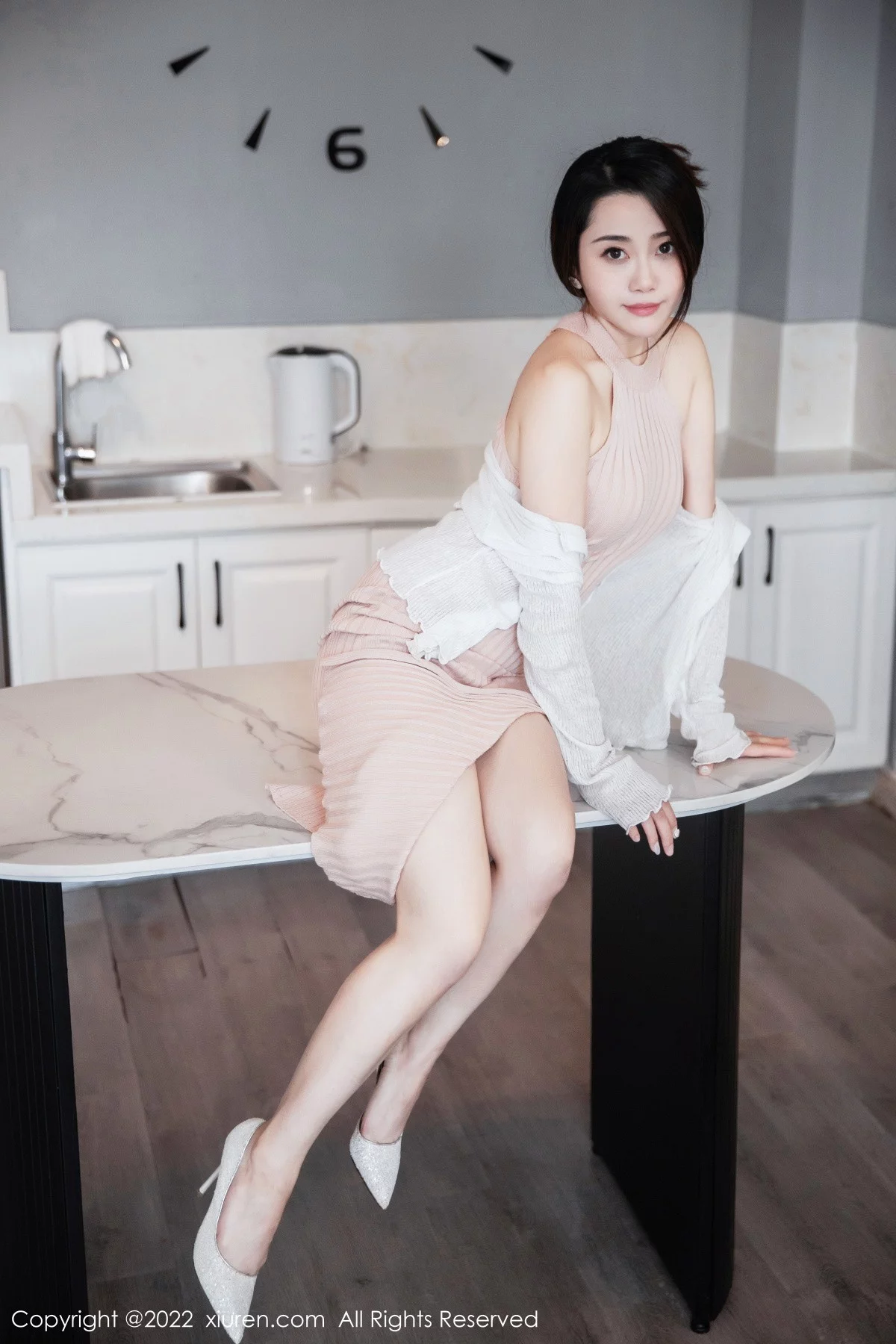 [[XiuRen秀人网]秀人网]No.6066_模特严利娅Yuliya性感粉色开叉连衣长裙秀白嫩美腿撩人诱惑写真55P