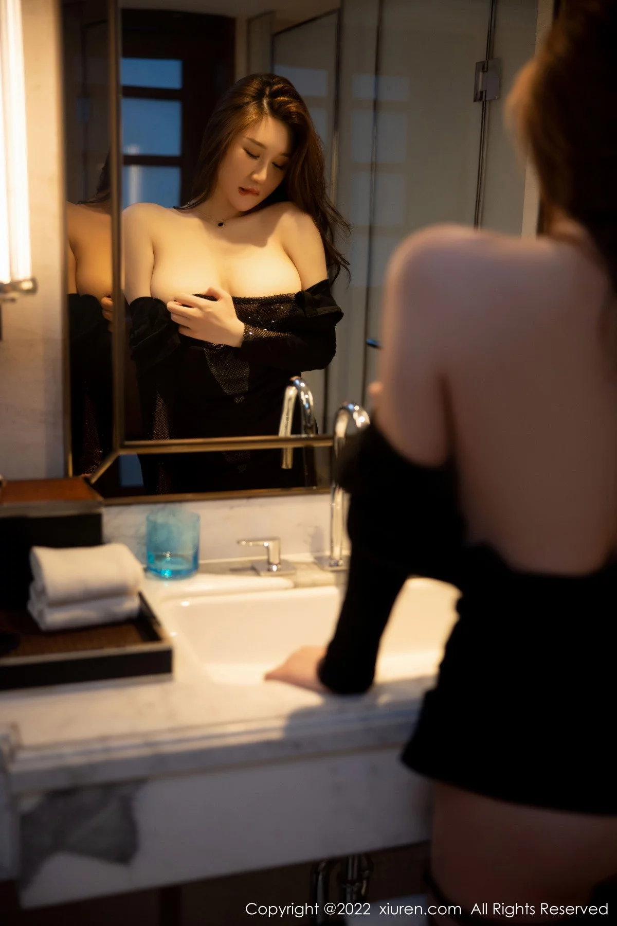 [[XiuRen秀人网]秀人网]No.6069_模特顾乔楠Cora性感黑色收身连衣短裙半脱露黑色内衣诱惑写真87P