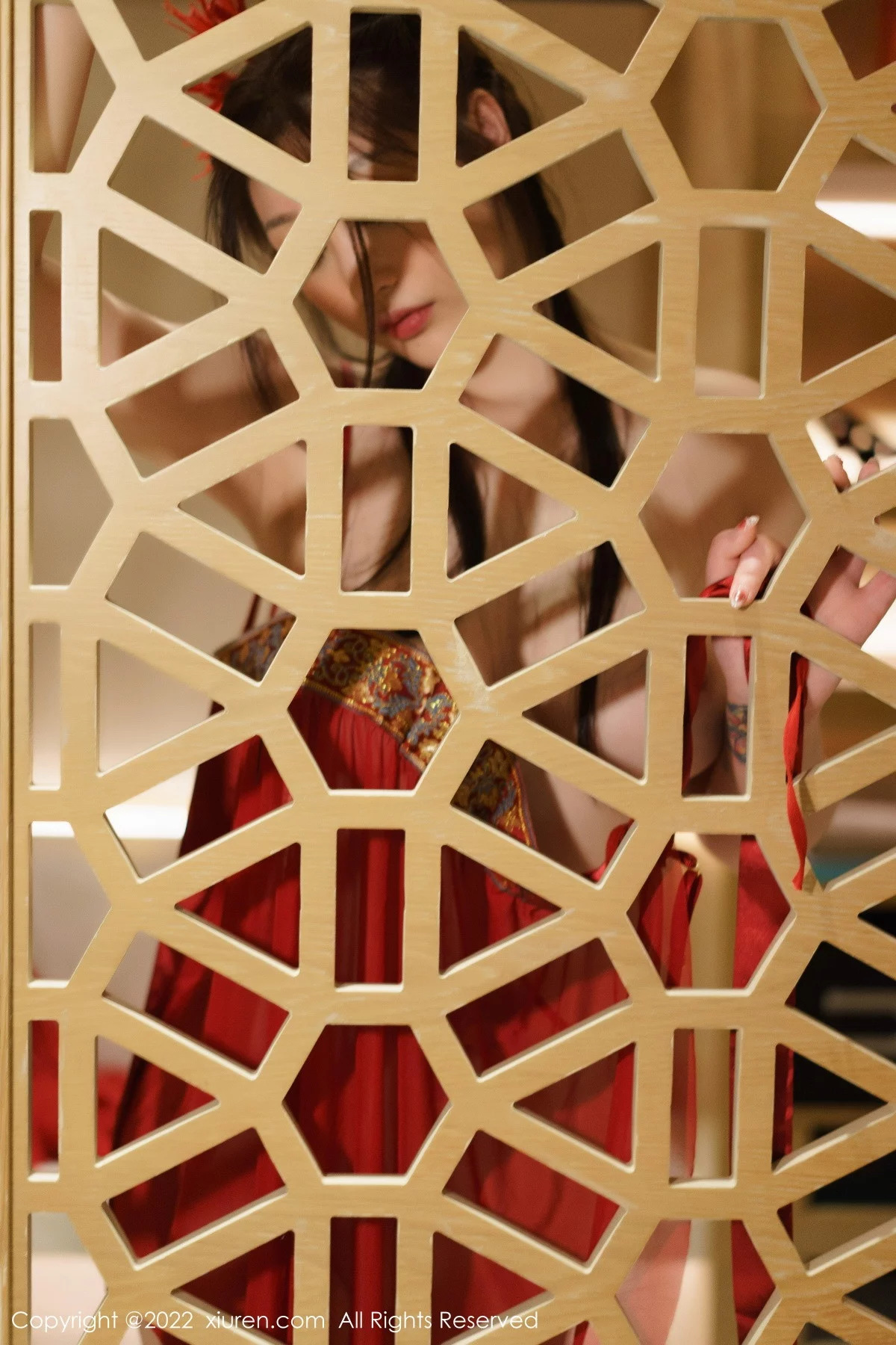 [[XiuRen秀人网]秀人网]No.6068_女神laura阿姣＆妲己_Toxic红色薄透古装服秀丰满身材诱惑写真79P