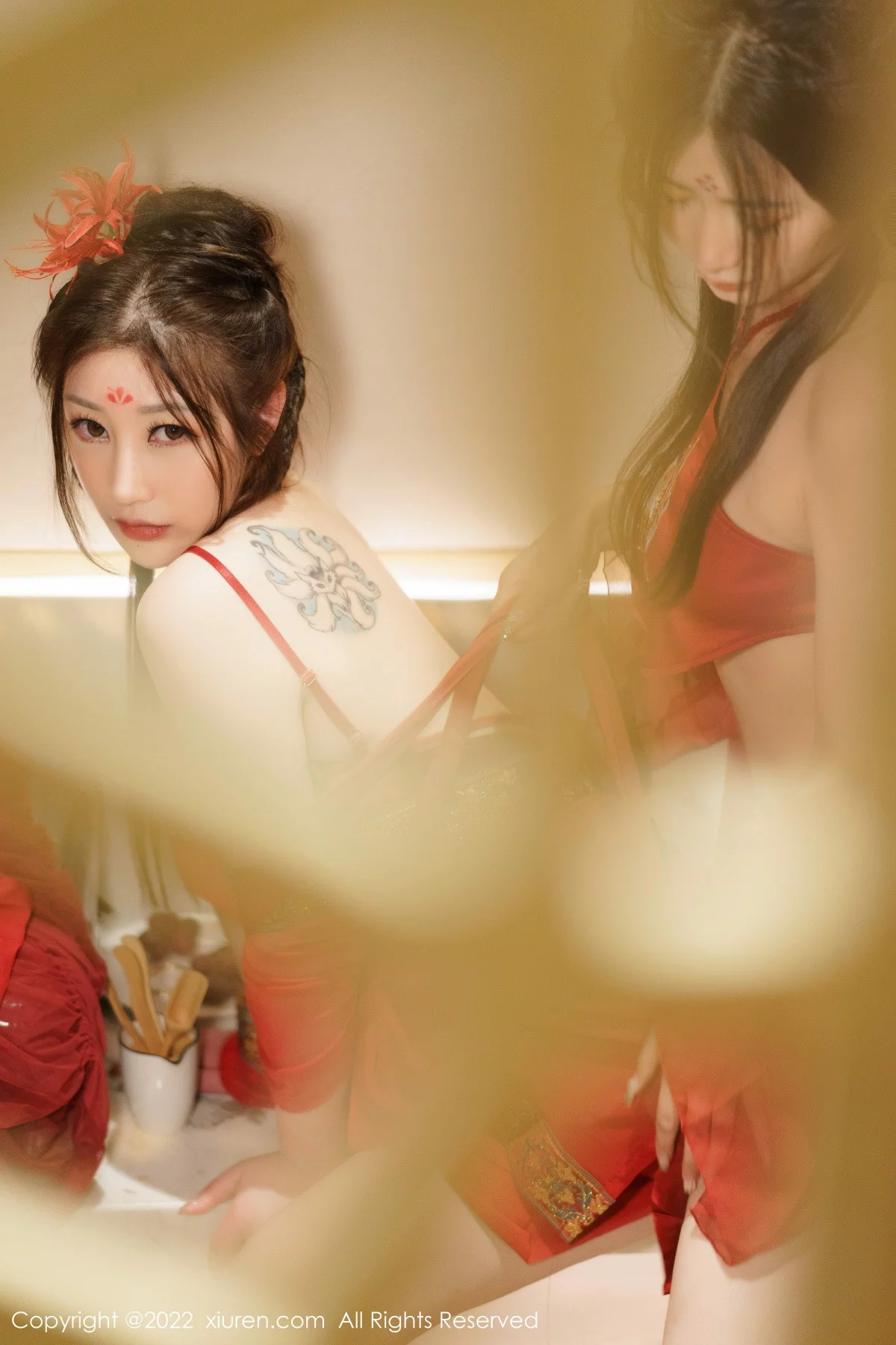 [[XiuRen秀人网]秀人网]No.6068_女神laura阿姣＆妲己_Toxic红色薄透古装服秀丰满身材诱惑写真79P