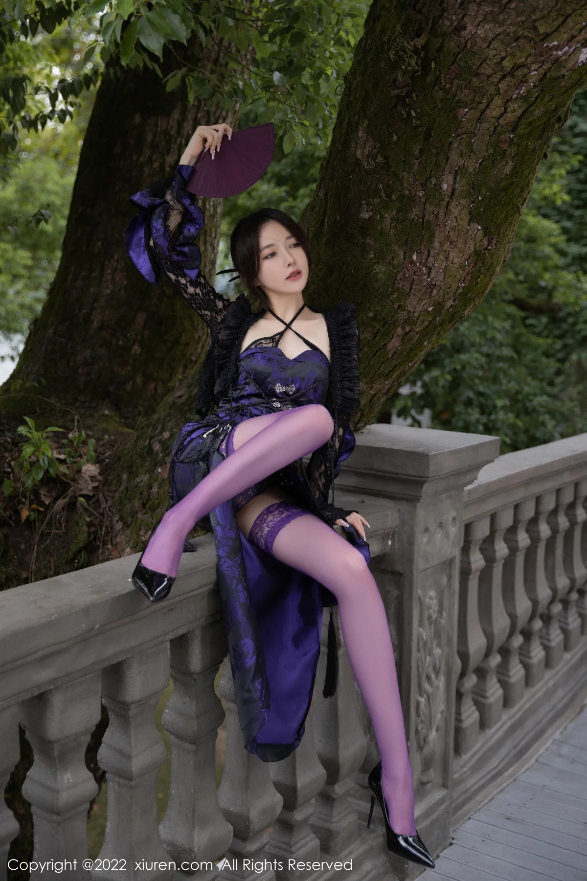 [[XiuRen秀人网]秀人网]No.6074_模特鱼子酱Fish独角戏主题性感露肩连衣裙配紫色丝袜诱惑写真79P