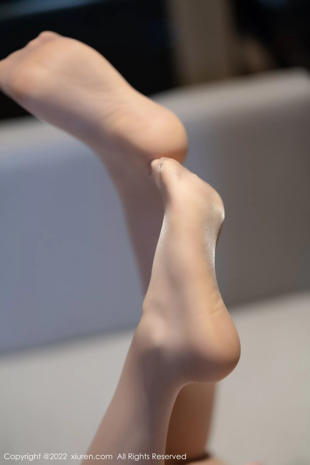 [[XiuRen秀人网]秀人网]No.6071_女神徐莉芝Booty私房半脱金色吊带长裙露粉色蕾丝内衣诱惑写真75P