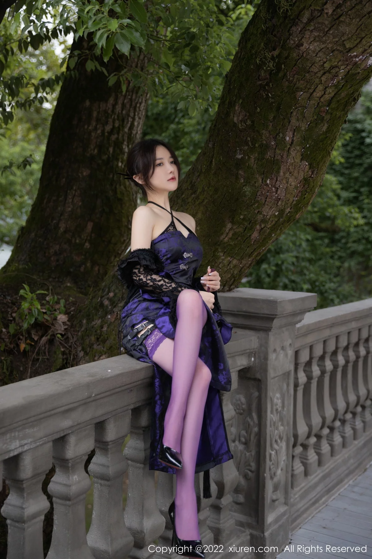 [[XiuRen秀人网]秀人网]No.6074_模特鱼子酱Fish独角戏主题性感露肩连衣裙配紫色丝袜诱惑写真79P