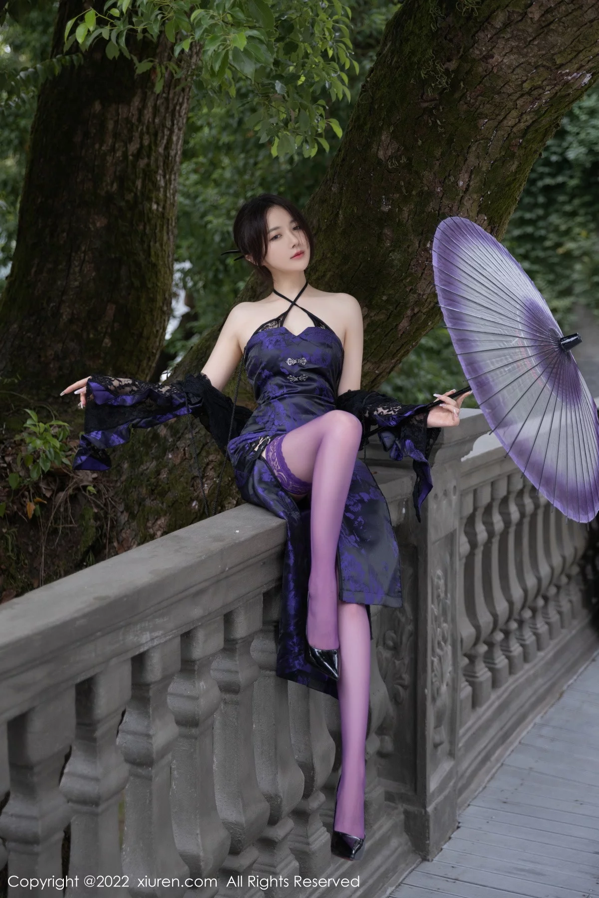 [[XiuRen秀人网]秀人网]No.6074_模特鱼子酱Fish独角戏主题性感露肩连衣裙配紫色丝袜诱惑写真79P