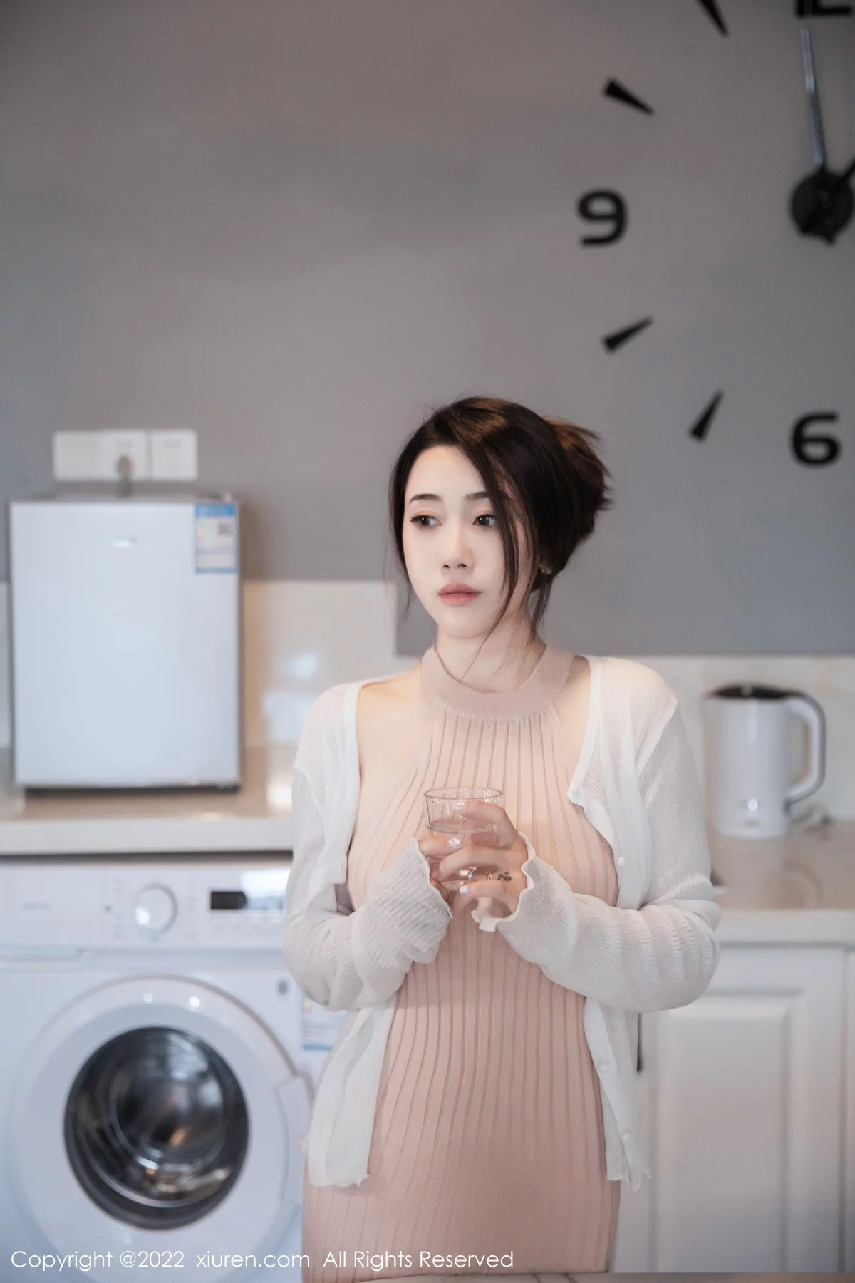 [[XiuRen秀人网]秀人网]No.6066_模特严利娅Yuliya性感粉色开叉连衣长裙秀白嫩美腿撩人诱惑写真55P