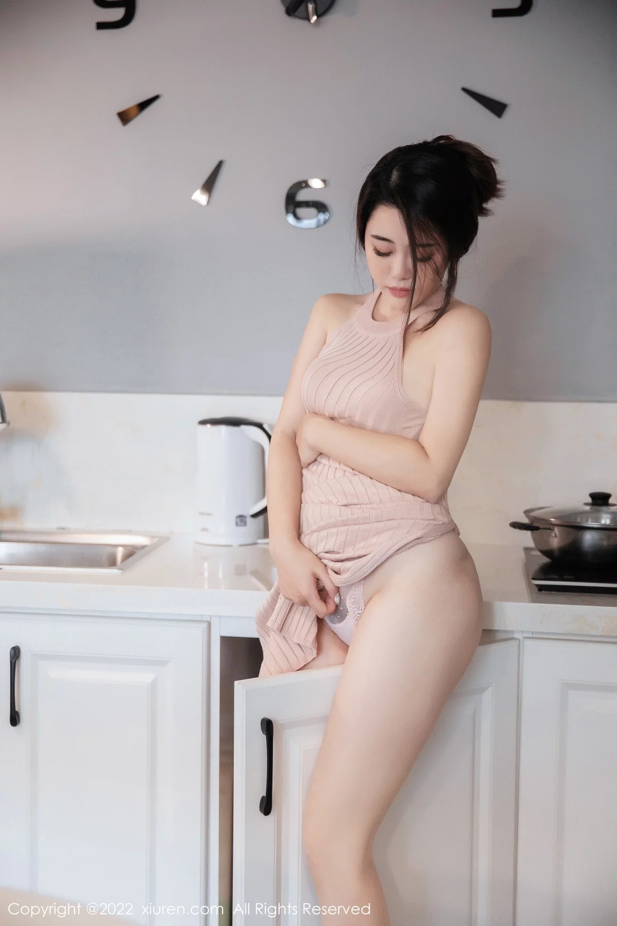 [[XiuRen秀人网]秀人网]No.6066_模特严利娅Yuliya性感粉色开叉连衣长裙秀白嫩美腿撩人诱惑写真55P