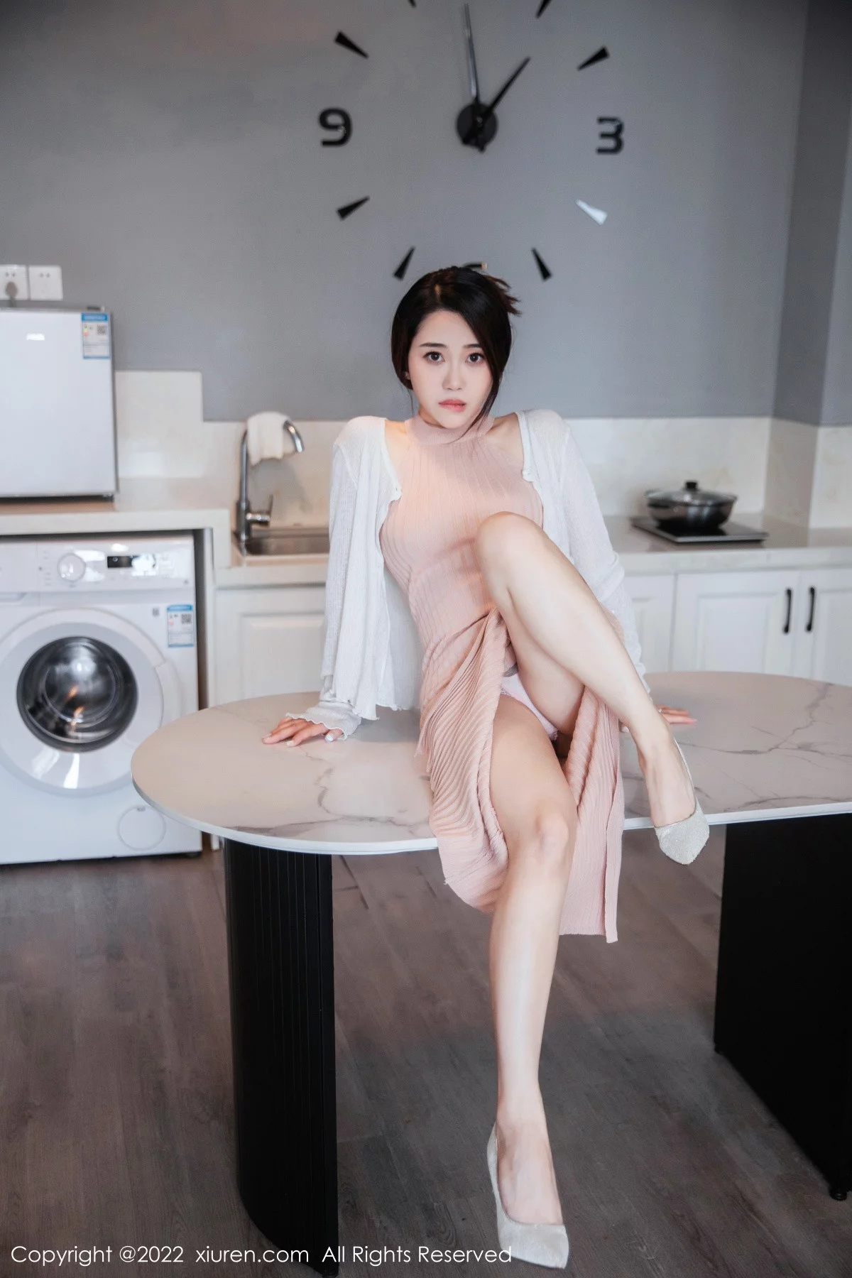 [[XiuRen秀人网]秀人网]No.6066_模特严利娅Yuliya性感粉色开叉连衣长裙秀白嫩美腿撩人诱惑写真55P