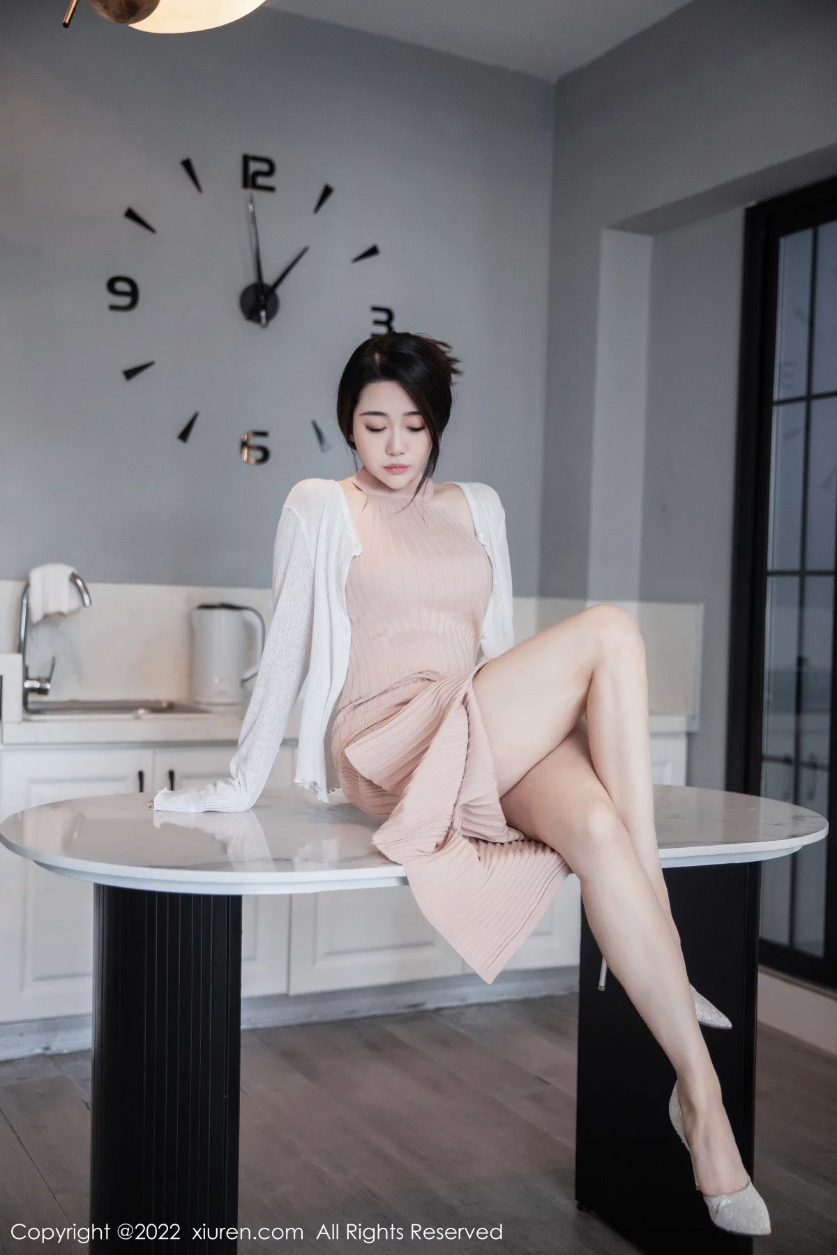 [[XiuRen秀人网]秀人网]No.6066_模特严利娅Yuliya性感粉色开叉连衣长裙秀白嫩美腿撩人诱惑写真55P