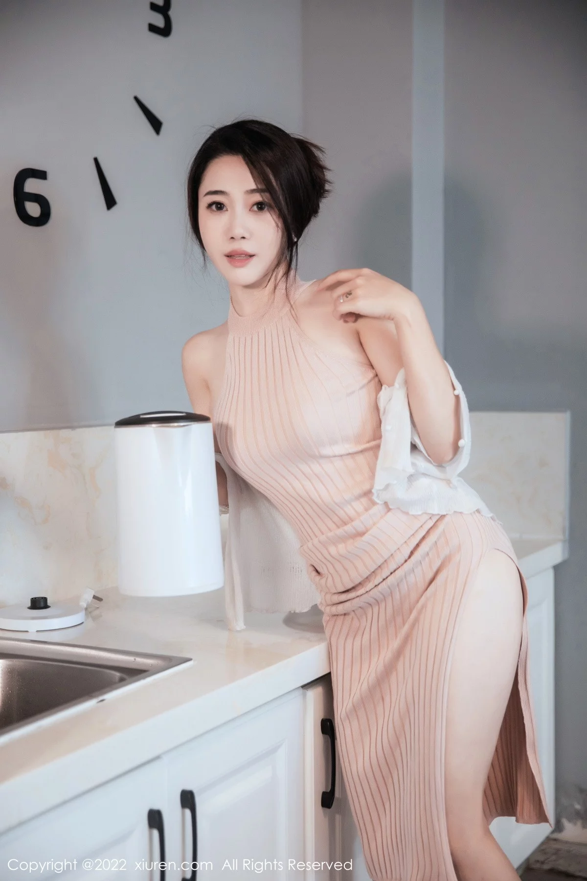 [[XiuRen秀人网]秀人网]No.6066_模特严利娅Yuliya性感粉色开叉连衣长裙秀白嫩美腿撩人诱惑写真55P