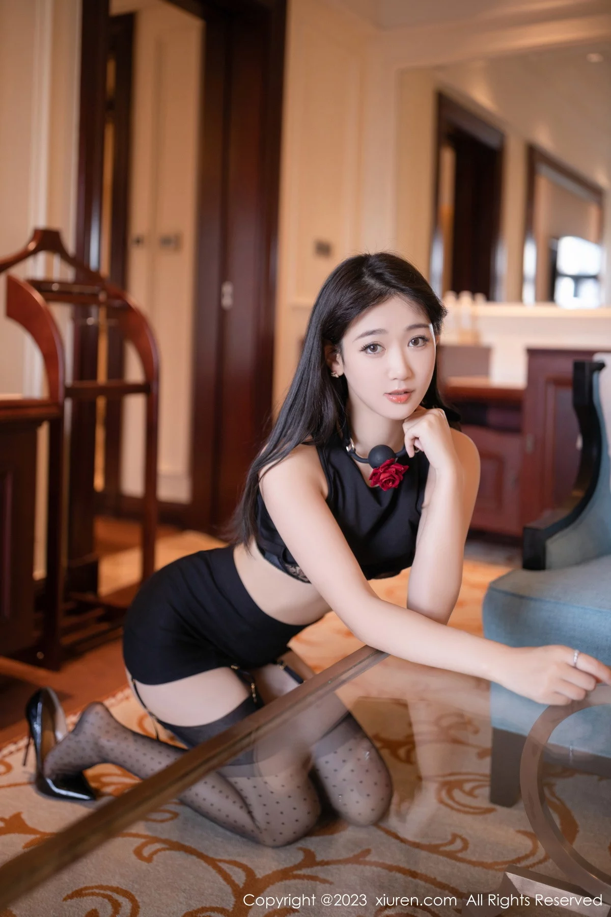 [[XiuRen秀人网]秀人网]No.6079_模特唐安琪脱白色外衣露黑色轻透蕾丝内衣配黑丝吊袜诱惑写真83P