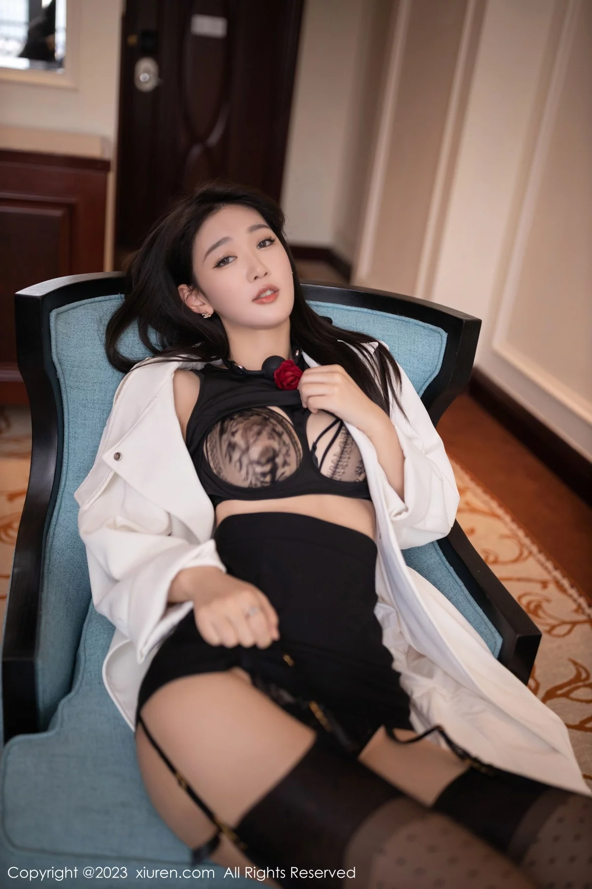 [[XiuRen秀人网]秀人网]No.6079_模特唐安琪脱白色外衣露黑色轻透蕾丝内衣配黑丝吊袜诱惑写真83P