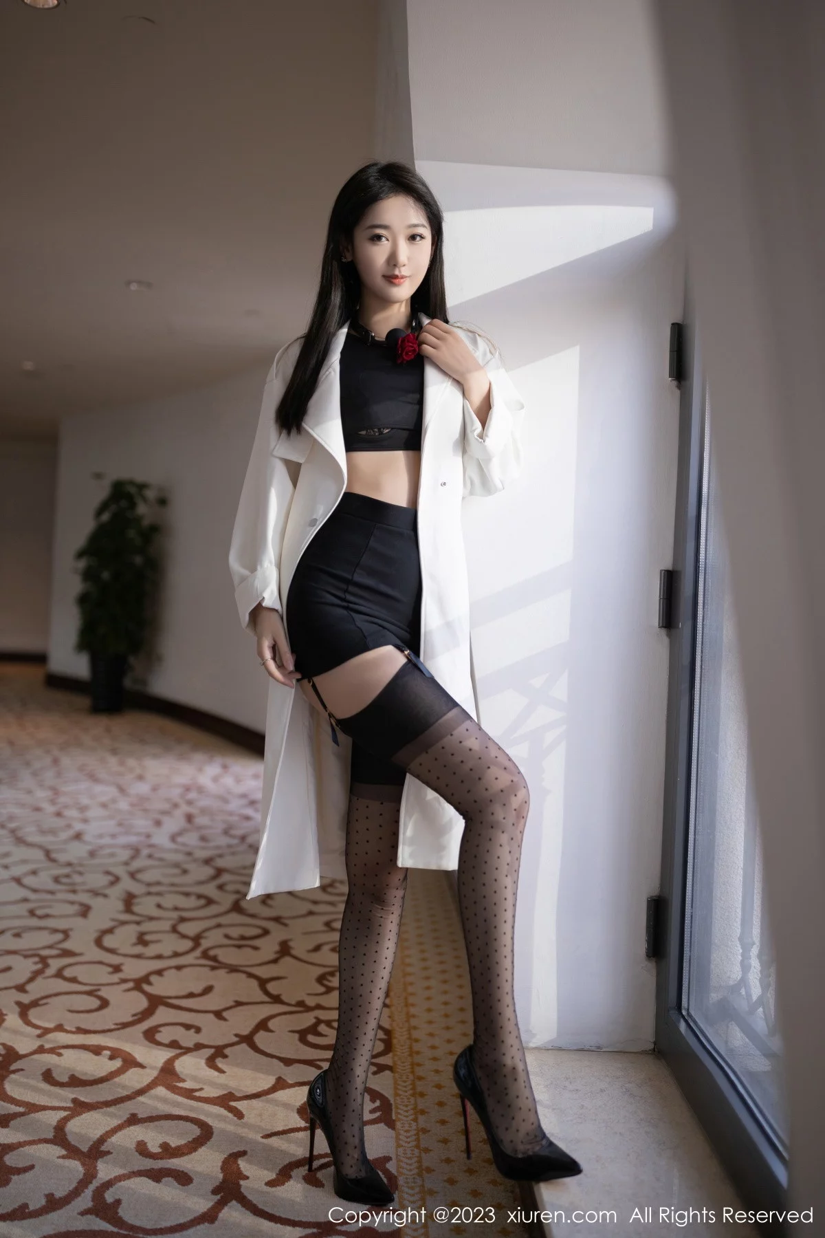 [[XiuRen秀人网]秀人网]No.6079_模特唐安琪脱白色外衣露黑色轻透蕾丝内衣配黑丝吊袜诱惑写真83P