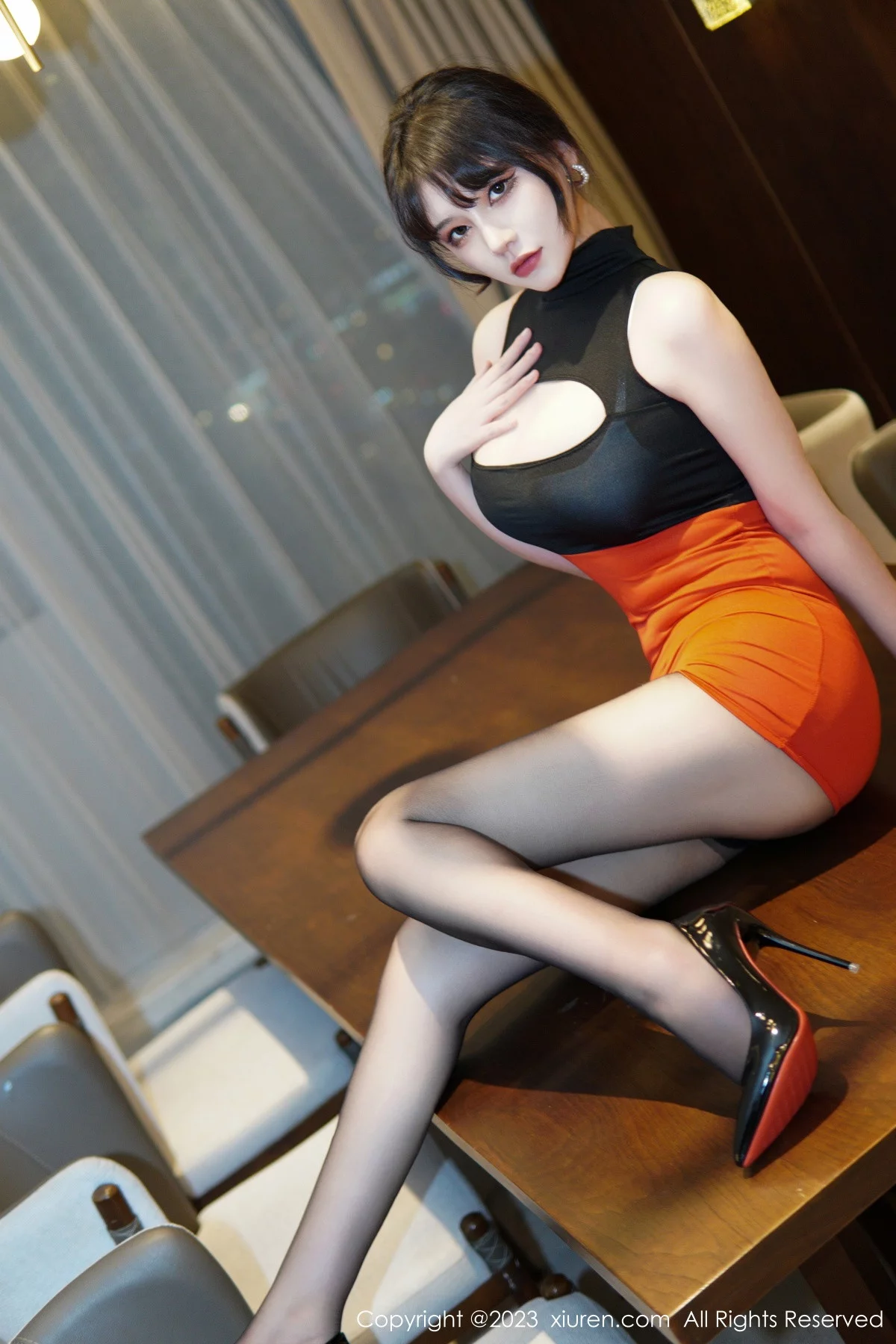 [[XiuRen秀人网]秀人网]No.6075_模特桃桃子_私房半脱露性感白色内衣配超薄无内黑丝迷人写真77P