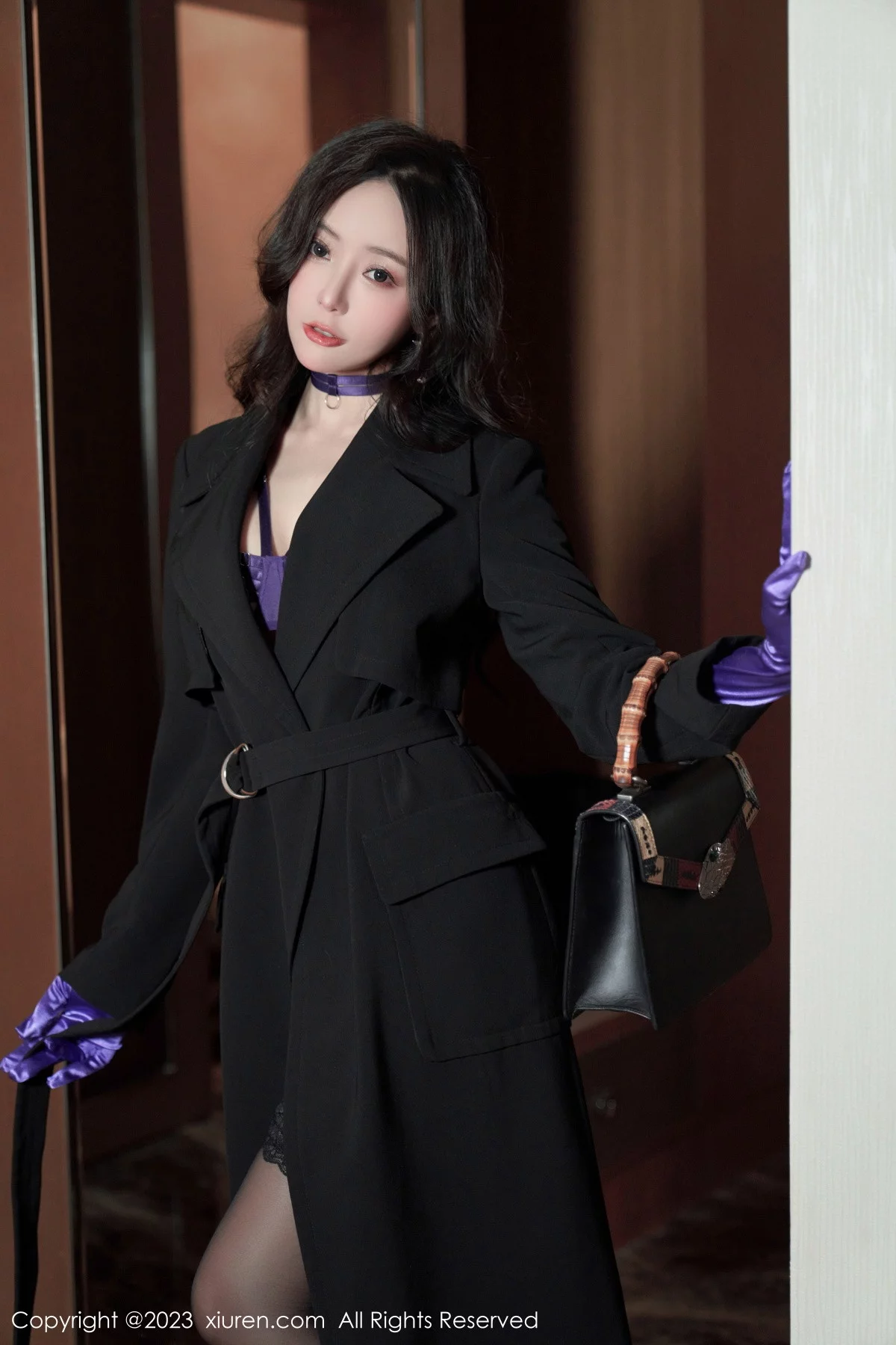 [[XiuRen秀人网]秀人网]No.6078_女神王馨瑶yanni脱黑色外衣露紫色情趣内衣秀完美身材诱惑写真76P