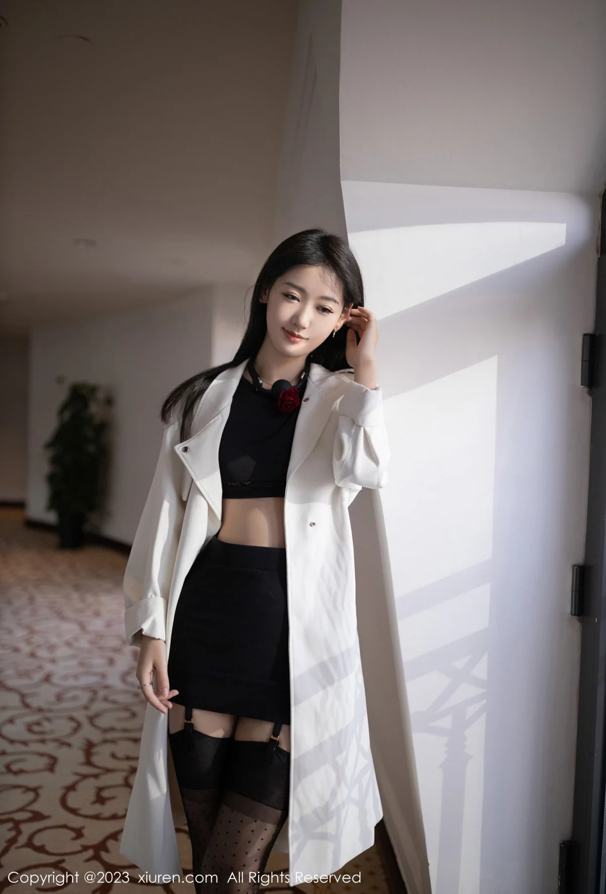 [[XiuRen秀人网]秀人网]No.6079_模特唐安琪脱白色外衣露黑色轻透蕾丝内衣配黑丝吊袜诱惑写真83P