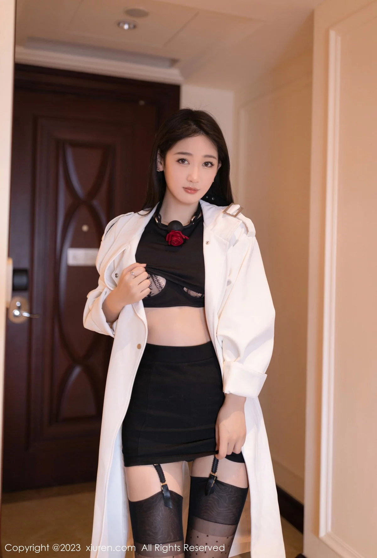 [[XiuRen秀人网]秀人网]No.6079_模特唐安琪脱白色外衣露黑色轻透蕾丝内衣配黑丝吊袜诱惑写真83P