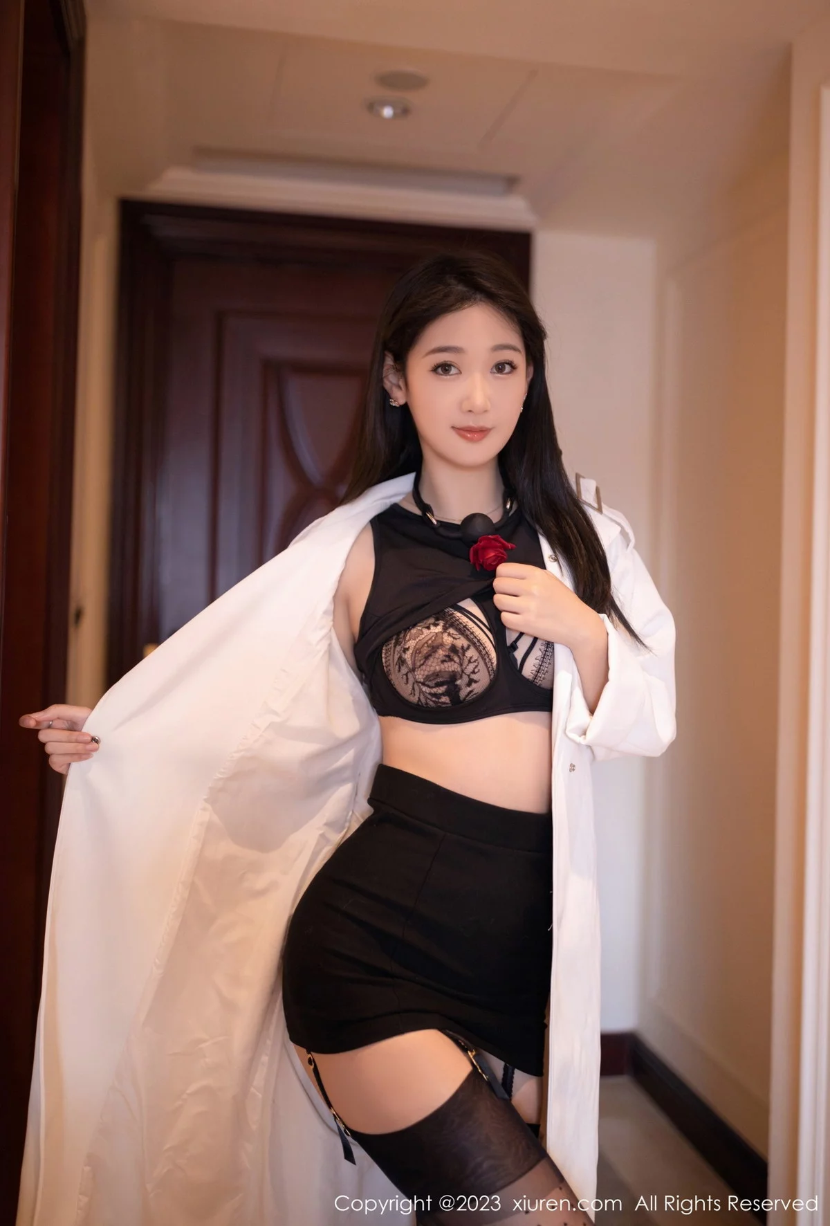 [[XiuRen秀人网]秀人网]No.6079_模特唐安琪脱白色外衣露黑色轻透蕾丝内衣配黑丝吊袜诱惑写真83P