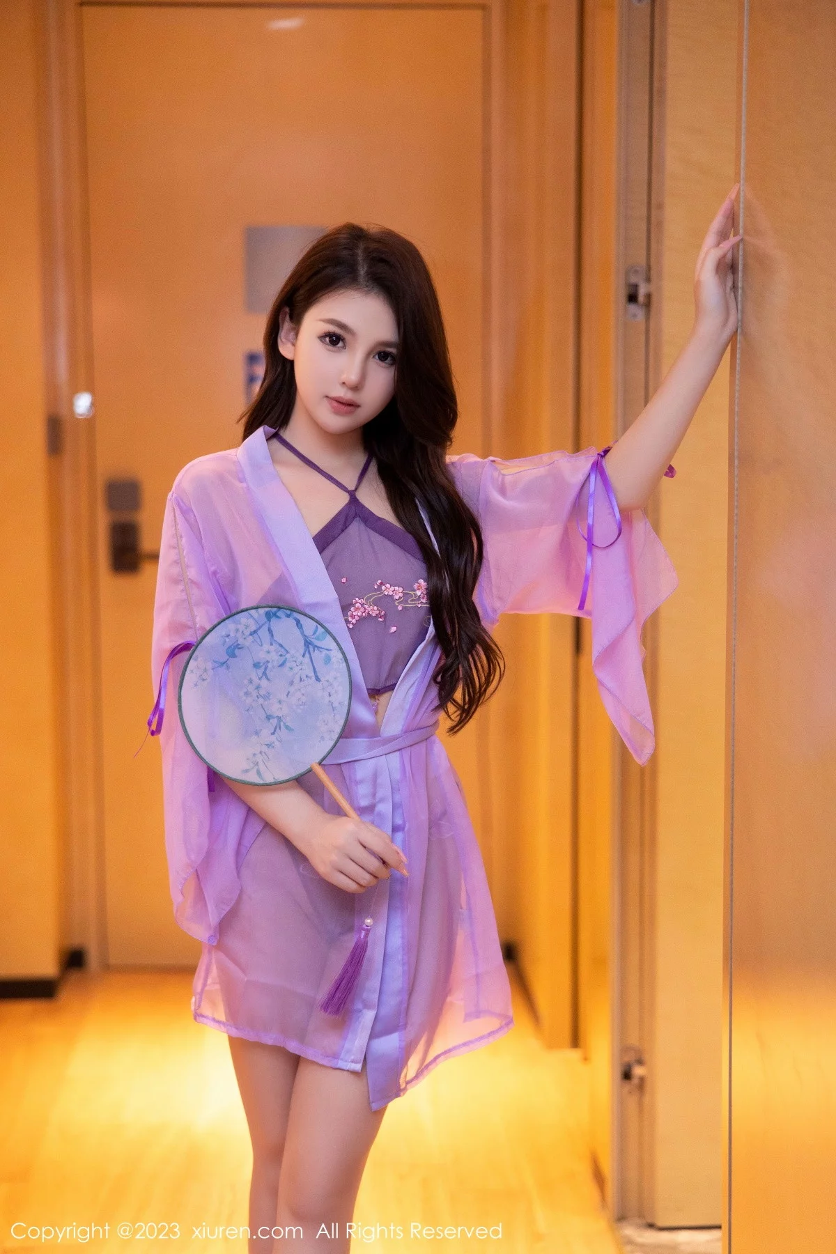 [[XiuRen秀人网]秀人网]No.6077_模特美羊羊性感紫色古装服饰半脱露丁字裤秀翘臀美腿诱惑写真83P