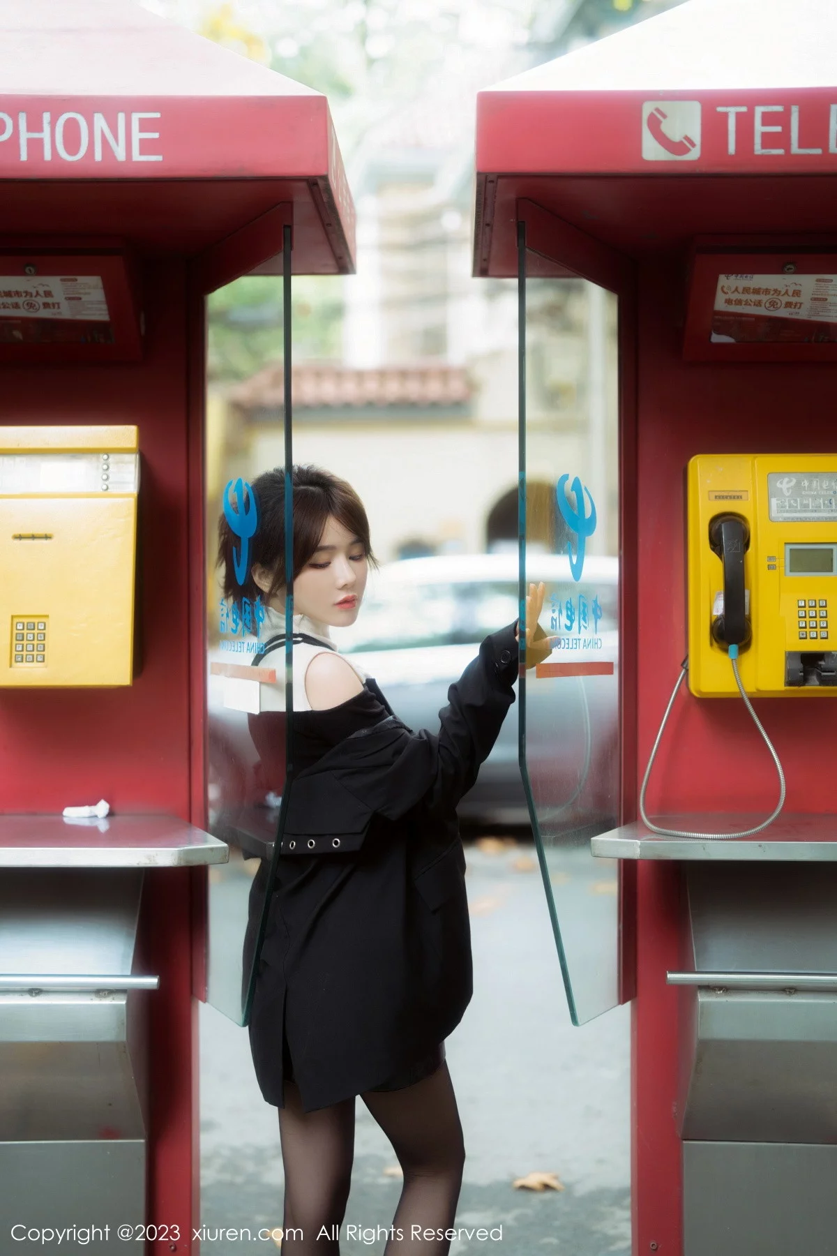 [[XiuRen秀人网]秀人网]No.6080_模特婠婠么性感黑上衣配黑皮短裙露超薄无内黑丝撩人诱惑写真79P