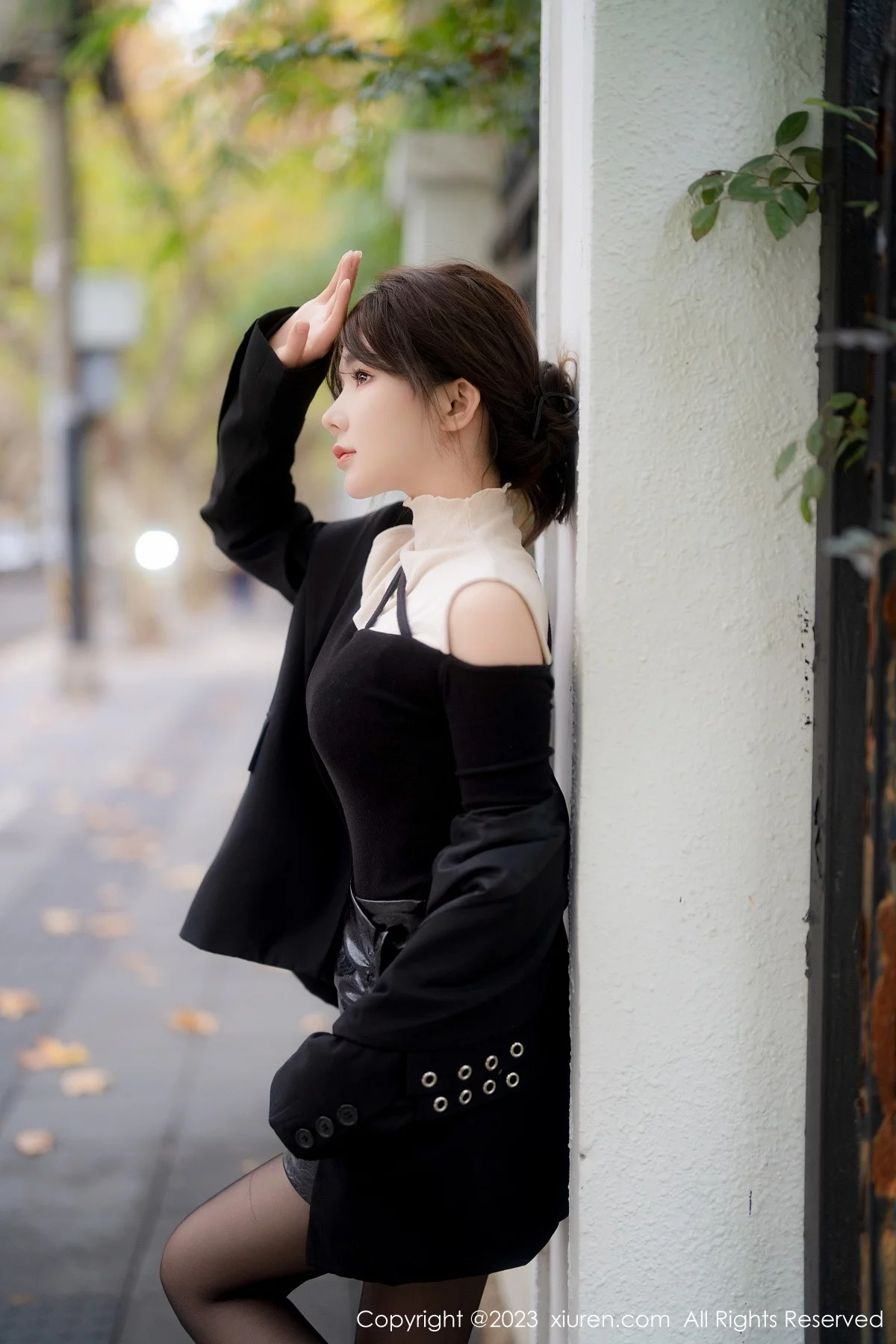 [[XiuRen秀人网]秀人网]No.6080_模特婠婠么性感黑上衣配黑皮短裙露超薄无内黑丝撩人诱惑写真79P