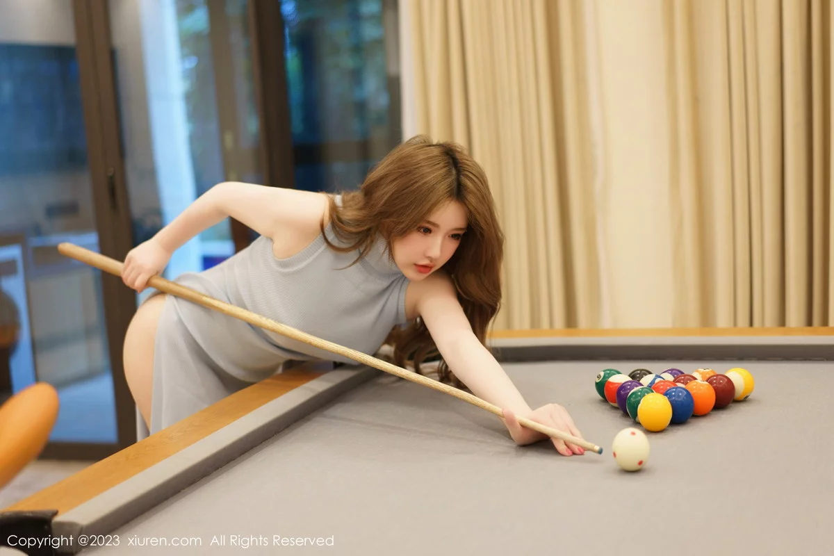 [[XiuRen秀人网]秀人网]No.6085_模特小海臀Rena三亚旅拍桌球室性感连衣裙秀浑圆美臀诱惑写真60P