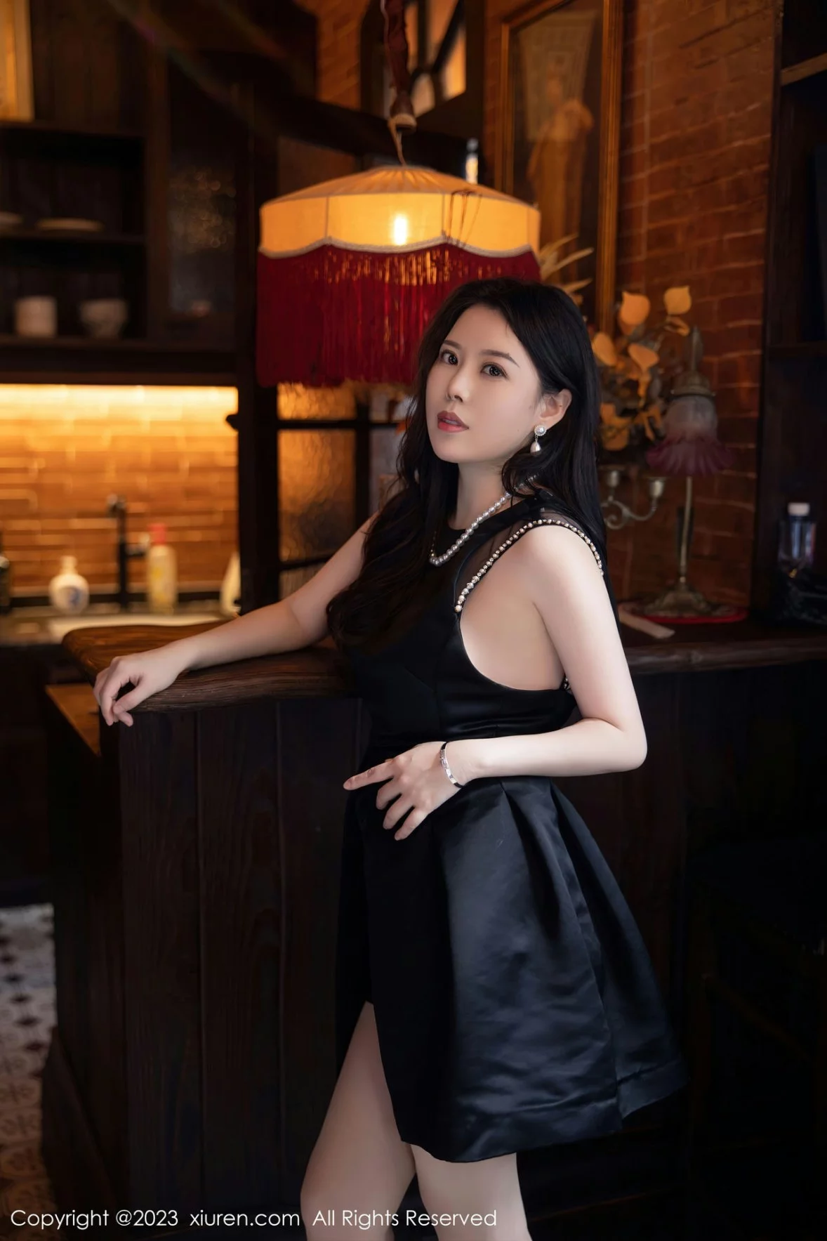 [[XiuRen秀人网]秀人网]No.6089_模特白茹雪半脱连衣裙露性感红色蕾丝内衣秀丰腴身材诱惑写真72P