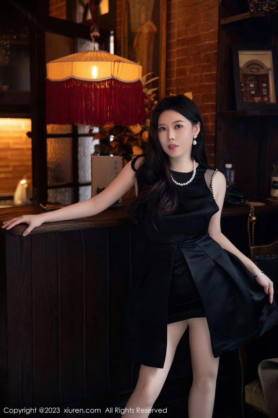 [[XiuRen秀人网]秀人网]No.6089_模特白茹雪半脱连衣裙露性感红色蕾丝内衣秀丰腴身材诱惑写真72P