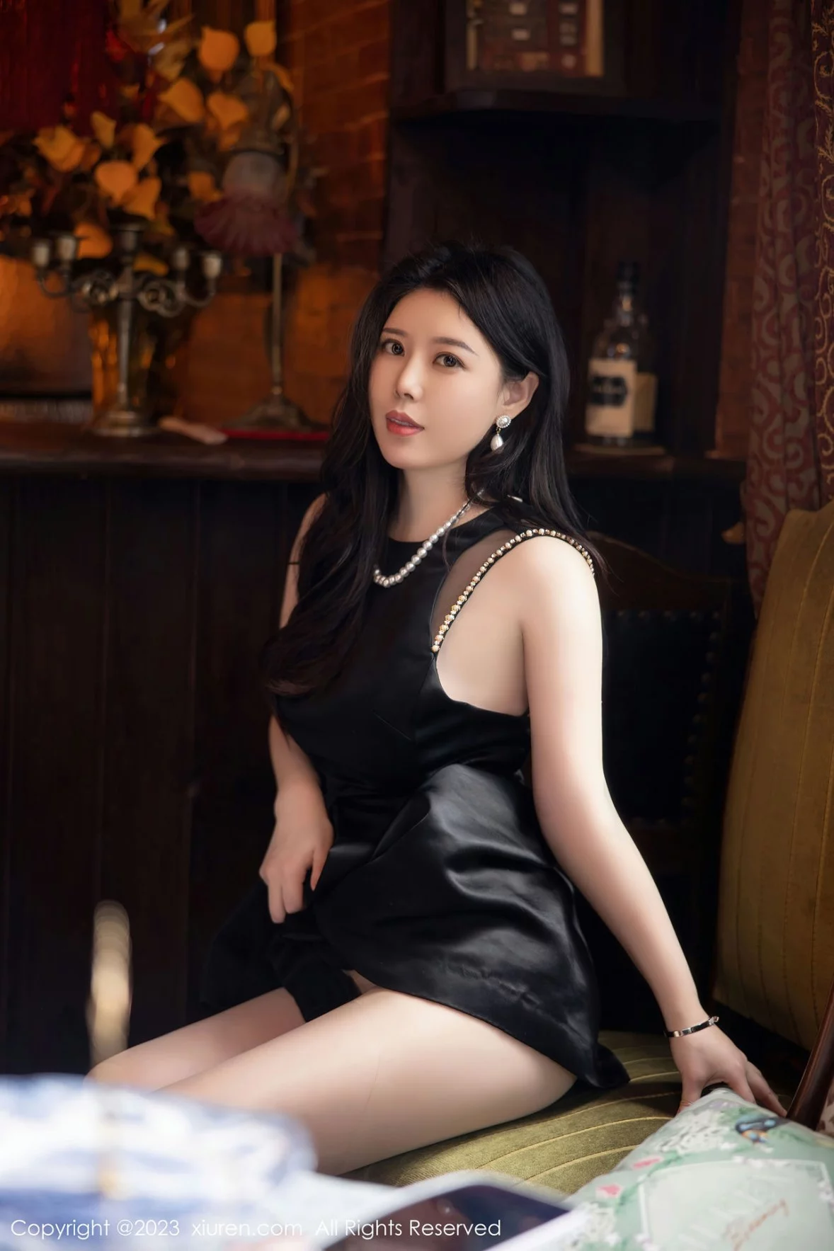 [[XiuRen秀人网]秀人网]No.6089_模特白茹雪半脱连衣裙露性感红色蕾丝内衣秀丰腴身材诱惑写真72P