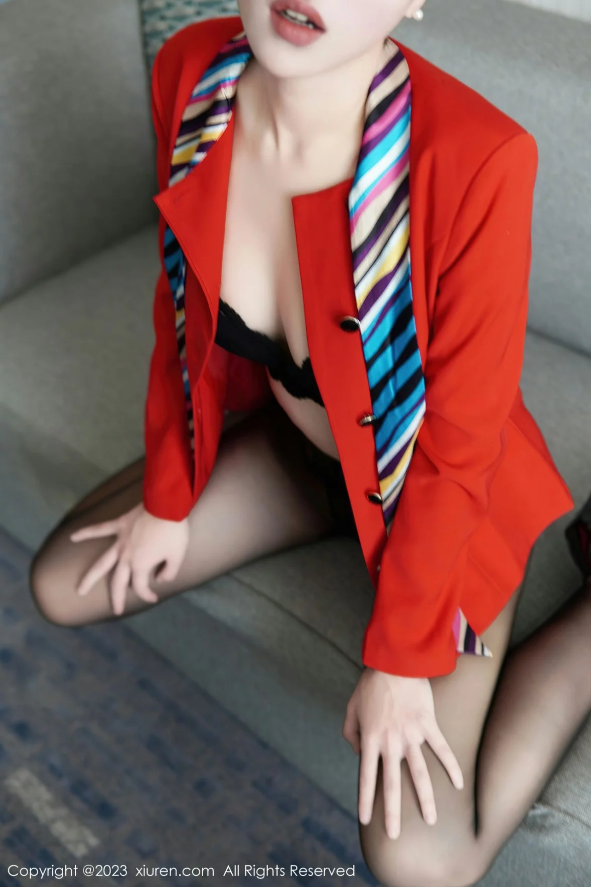 [[XiuRen秀人网]秀人网]No.6088_模特米娜MnaL私房脱性感空姐制服露黑色蕾丝内衣撩人诱惑写真72P