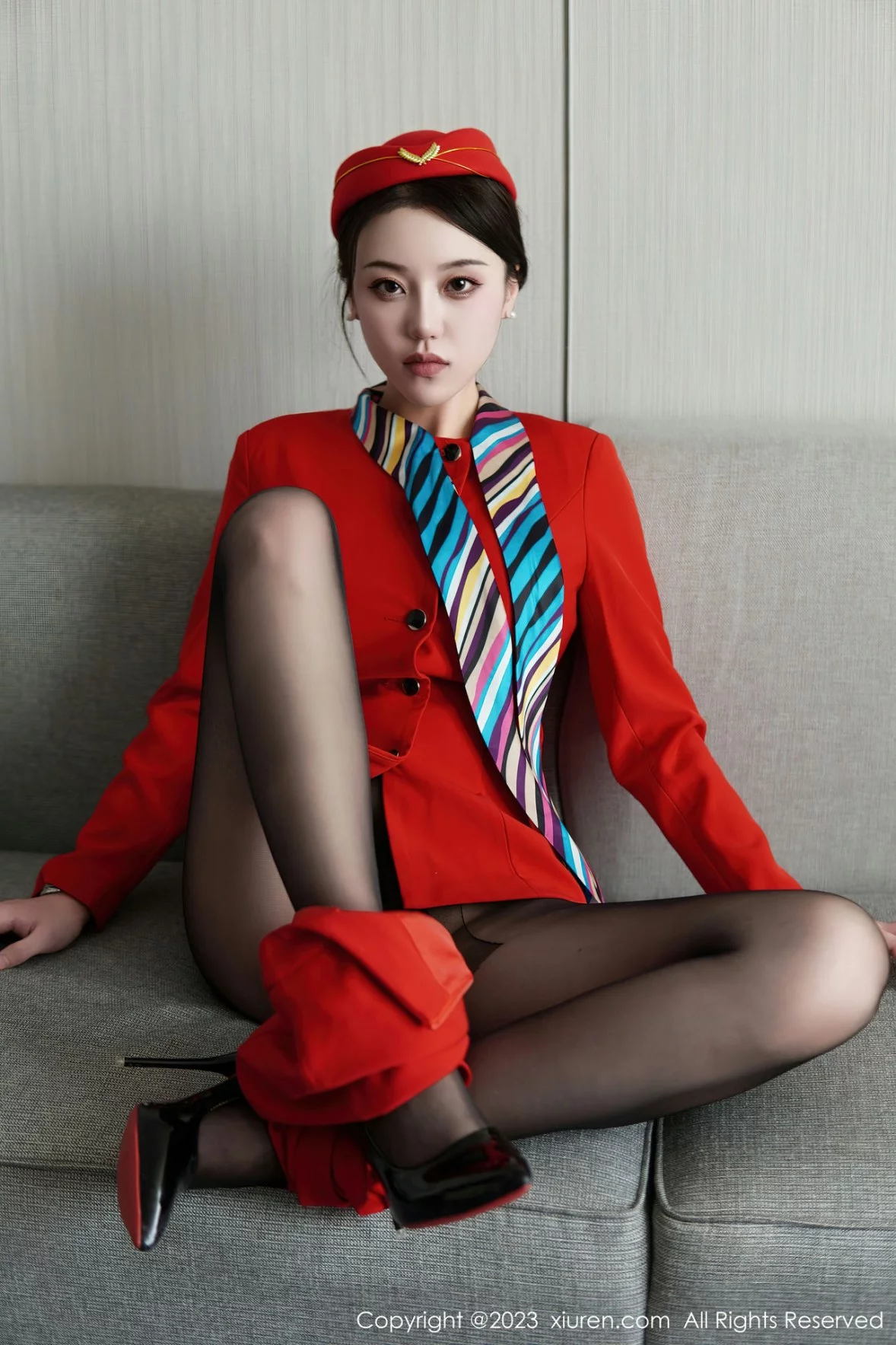 [[XiuRen秀人网]秀人网]No.6088_模特米娜MnaL私房脱性感空姐制服露黑色蕾丝内衣撩人诱惑写真72P