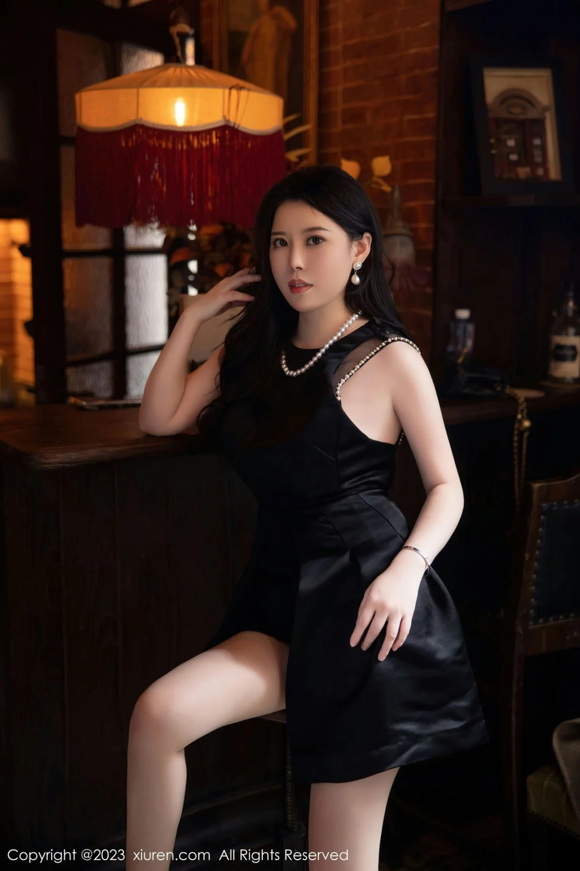 [[XiuRen秀人网]秀人网]No.6089_模特白茹雪半脱连衣裙露性感红色蕾丝内衣秀丰腴身材诱惑写真72P