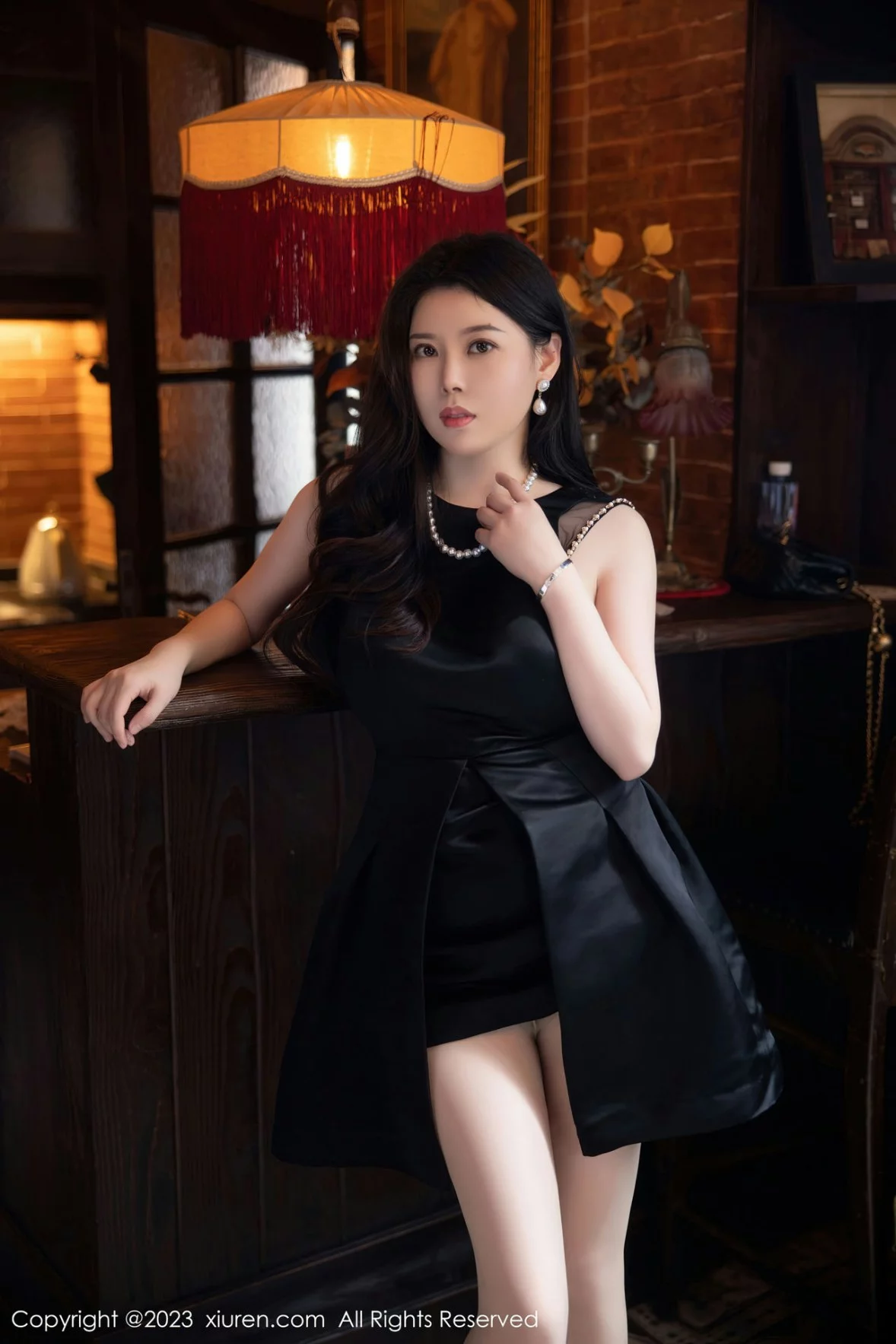 [[XiuRen秀人网]秀人网]No.6089_模特白茹雪半脱连衣裙露性感红色蕾丝内衣秀丰腴身材诱惑写真72P