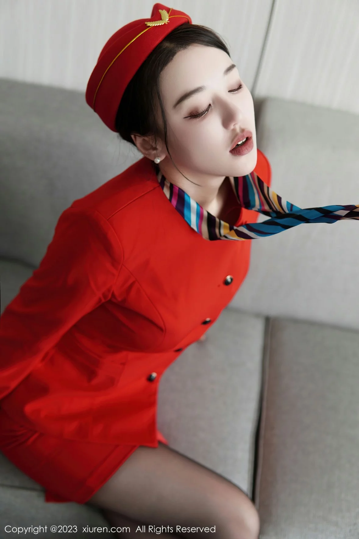 [[XiuRen秀人网]秀人网]No.6088_模特米娜MnaL私房脱性感空姐制服露黑色蕾丝内衣撩人诱惑写真72P