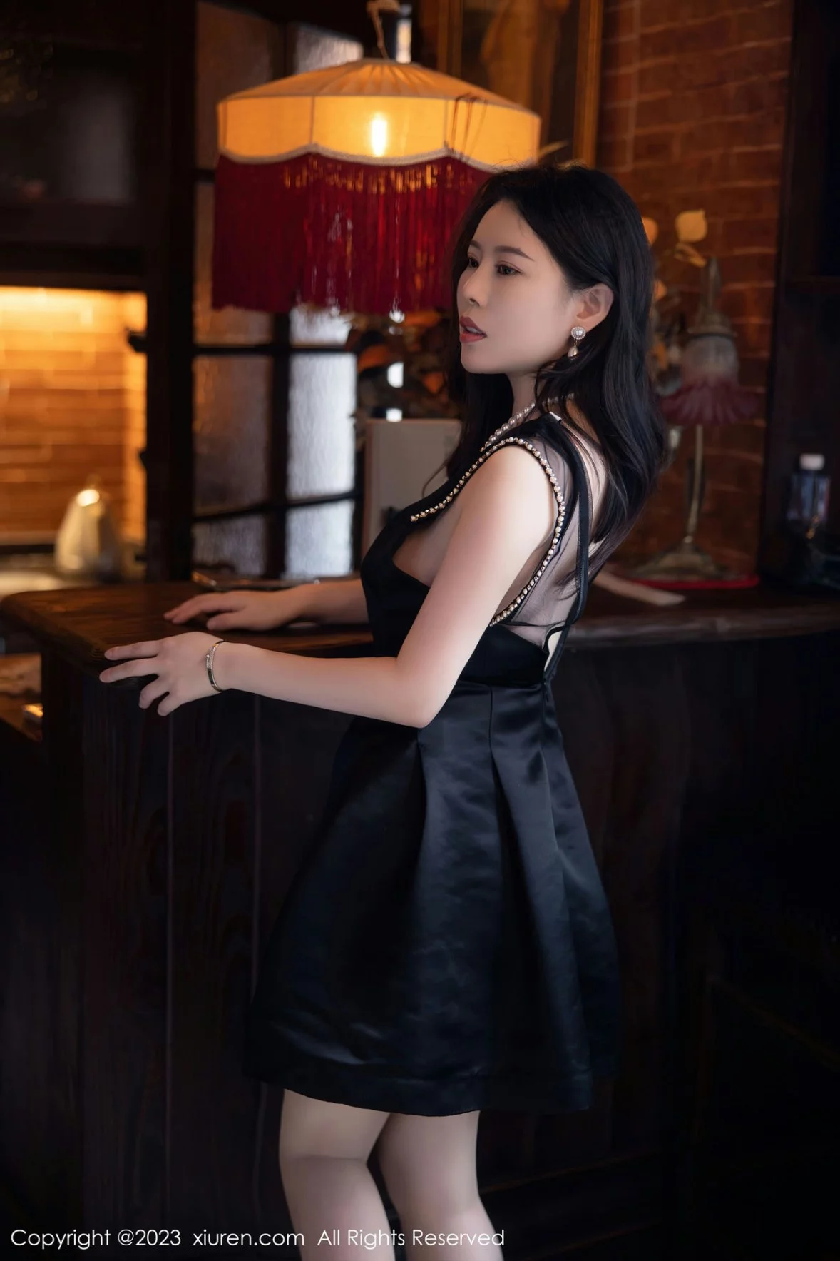 [[XiuRen秀人网]秀人网]No.6089_模特白茹雪半脱连衣裙露性感红色蕾丝内衣秀丰腴身材诱惑写真72P