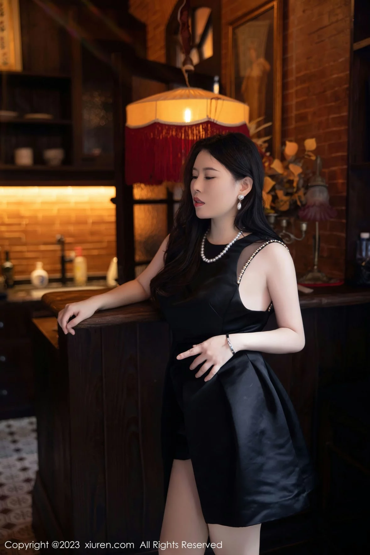 [[XiuRen秀人网]秀人网]No.6089_模特白茹雪半脱连衣裙露性感红色蕾丝内衣秀丰腴身材诱惑写真72P