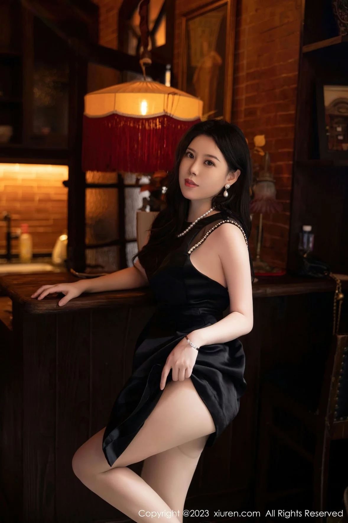 [[XiuRen秀人网]秀人网]No.6089_模特白茹雪半脱连衣裙露性感红色蕾丝内衣秀丰腴身材诱惑写真72P