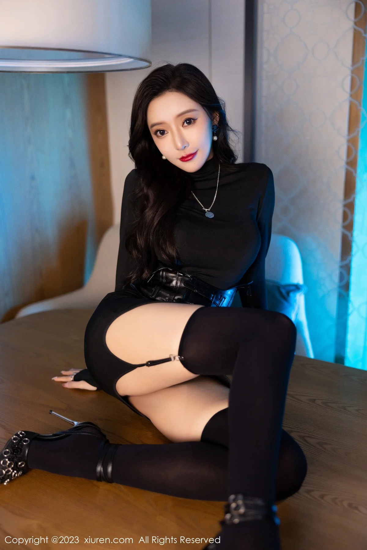 [[XiuRen秀人网]秀人网]No.6099_女神王馨瑶yanni黑色紧身服饰露暗红色蕾丝内衣完美诱惑写真77P