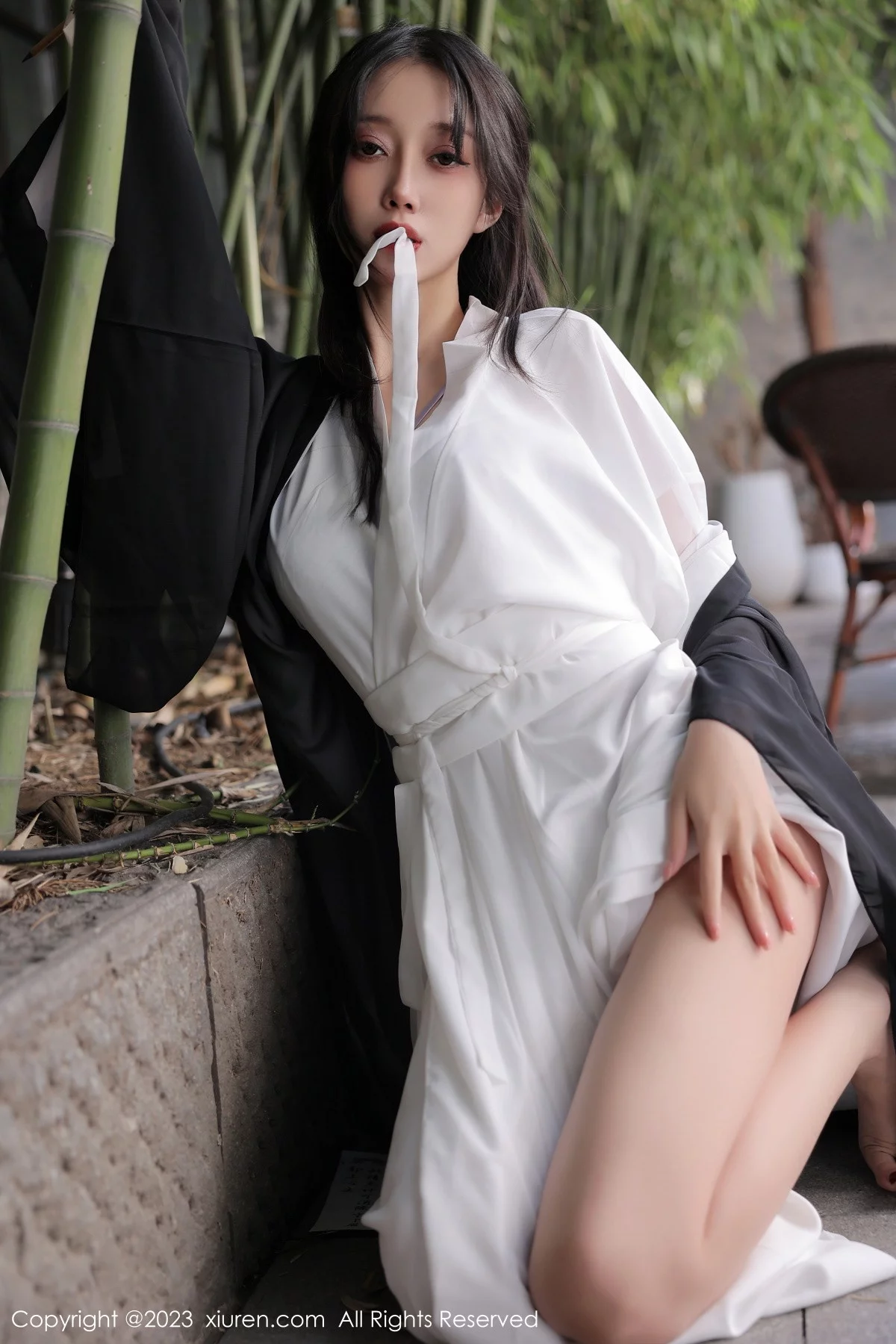 [[XiuRen秀人网]秀人网]No.6094_模特玥儿玥er海南旅拍脱白色古装服饰露性感内衣撩人诱惑写真55P