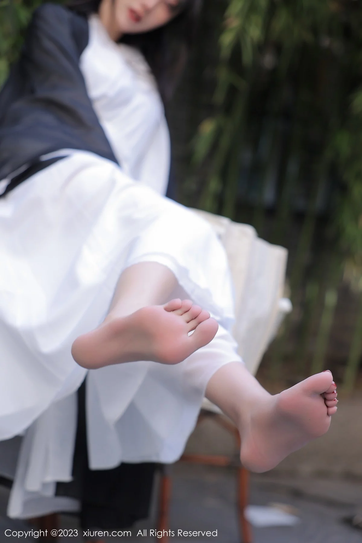 [[XiuRen秀人网]秀人网]No.6094_模特玥儿玥er海南旅拍脱白色古装服饰露性感内衣撩人诱惑写真55P