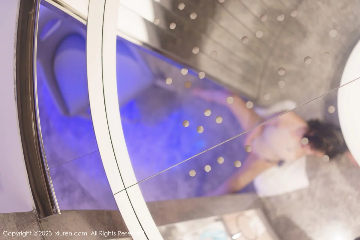 [[XiuRen秀人网]秀人网]No.6098_女神妲己_Toxic三亚旅拍游艇场景性感服饰秀雪峰美臀诱惑写真99P