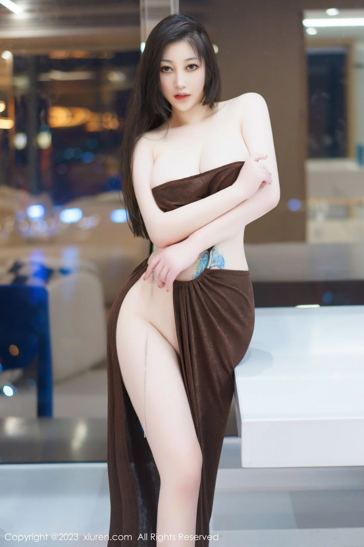 [[XiuRen秀人网]秀人网]No.6098_女神妲己_Toxic三亚旅拍游艇场景性感服饰秀雪峰美臀诱惑写真99P