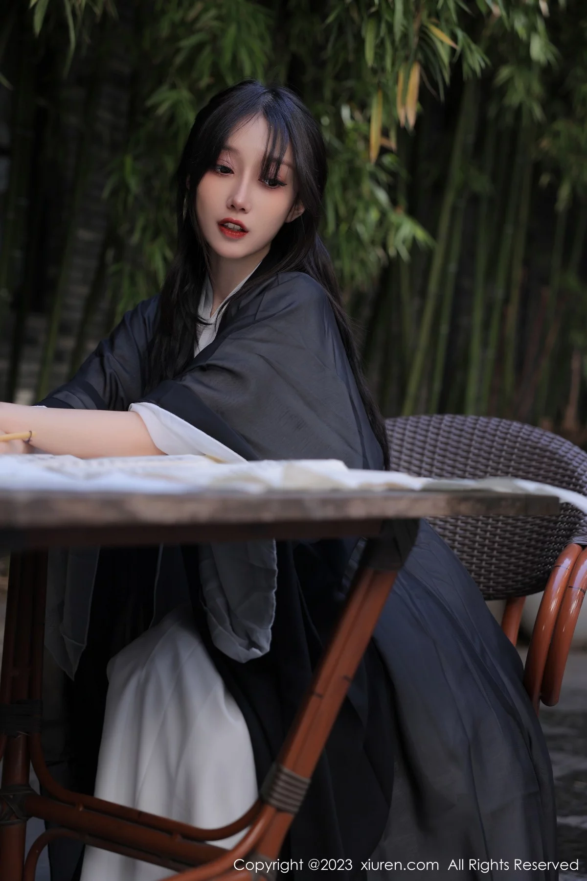 [[XiuRen秀人网]秀人网]No.6094_模特玥儿玥er海南旅拍脱白色古装服饰露性感内衣撩人诱惑写真55P