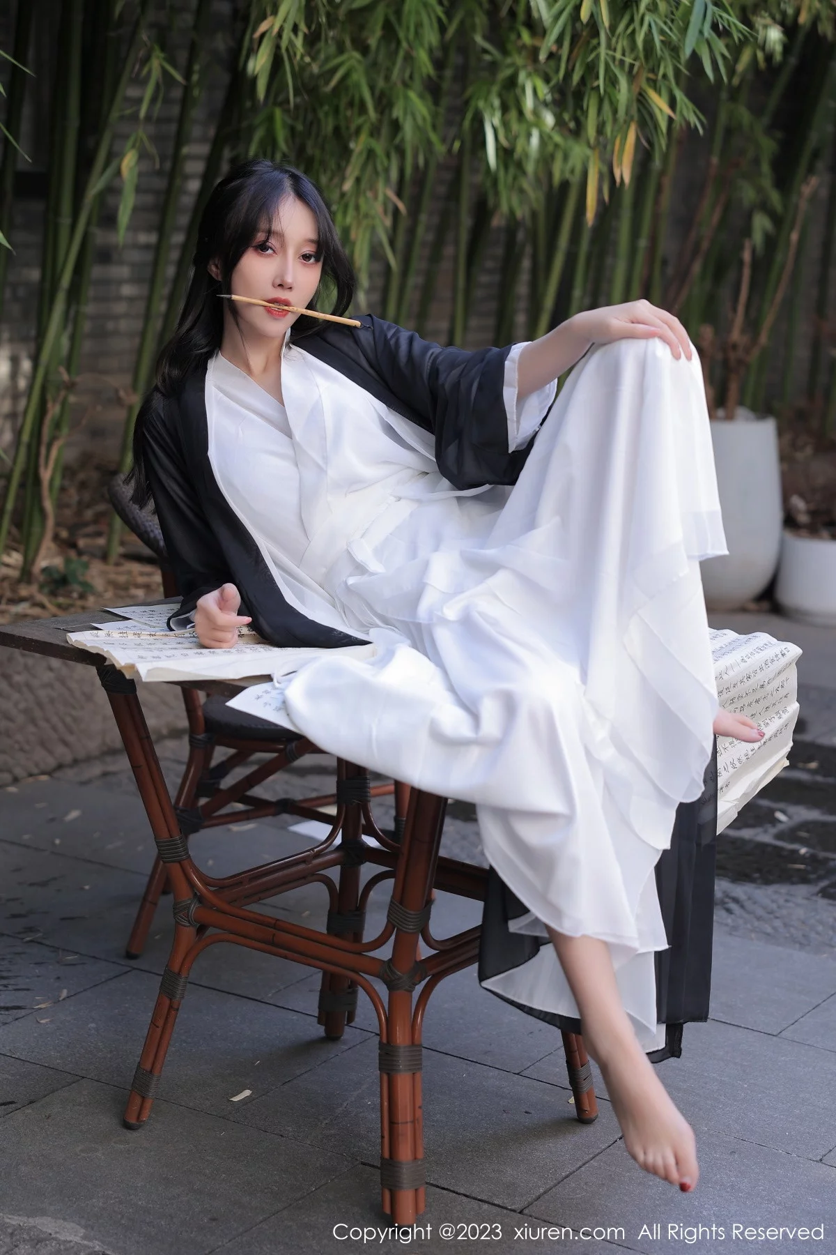 [[XiuRen秀人网]秀人网]No.6094_模特玥儿玥er海南旅拍脱白色古装服饰露性感内衣撩人诱惑写真55P