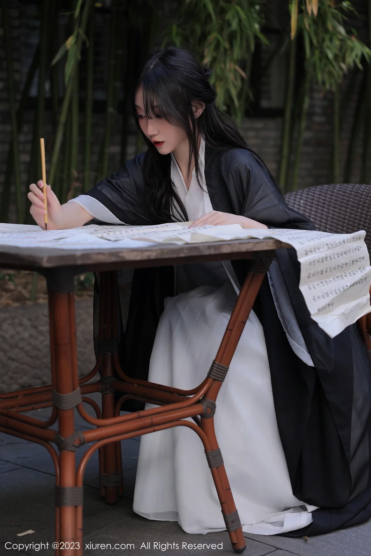 [[XiuRen秀人网]秀人网]No.6094_模特玥儿玥er海南旅拍脱白色古装服饰露性感内衣撩人诱惑写真55P