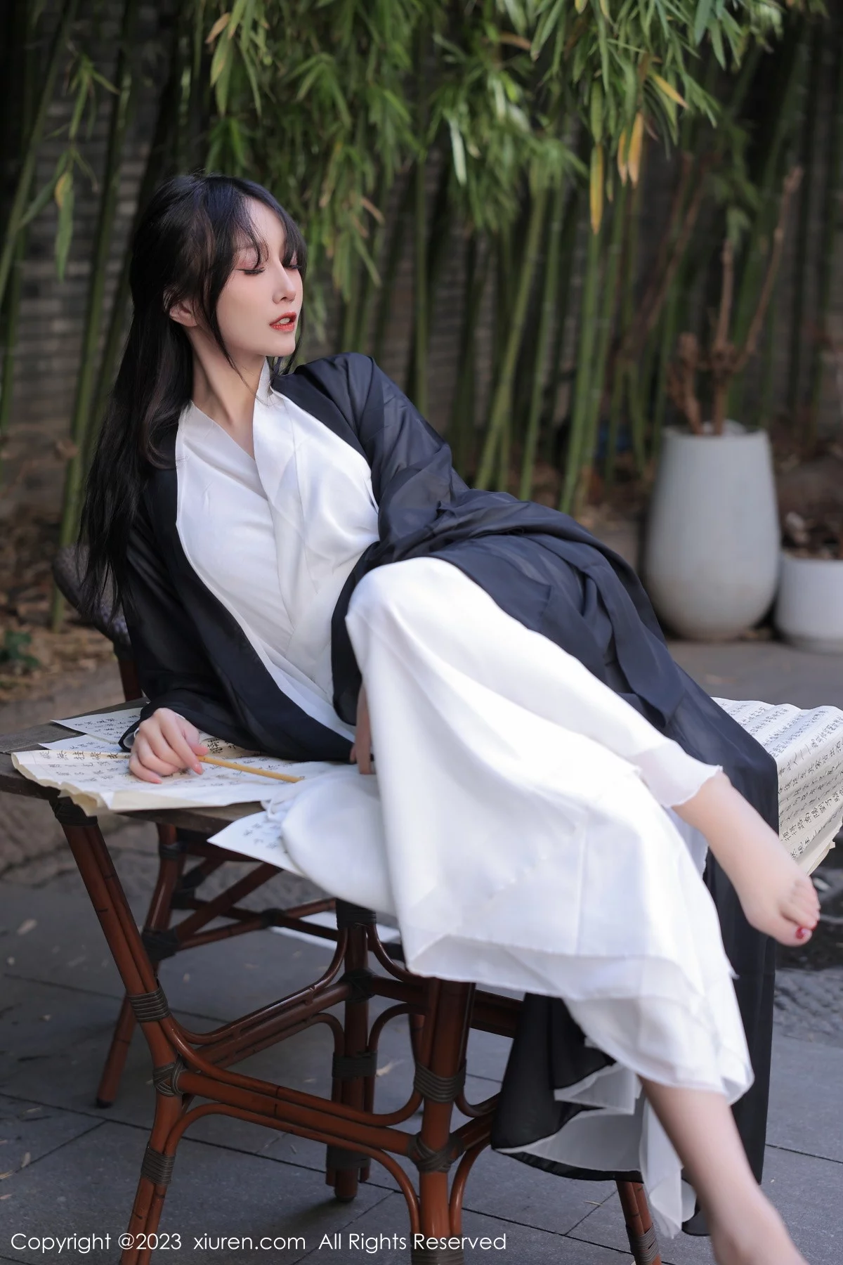 [[XiuRen秀人网]秀人网]No.6094_模特玥儿玥er海南旅拍脱白色古装服饰露性感内衣撩人诱惑写真55P