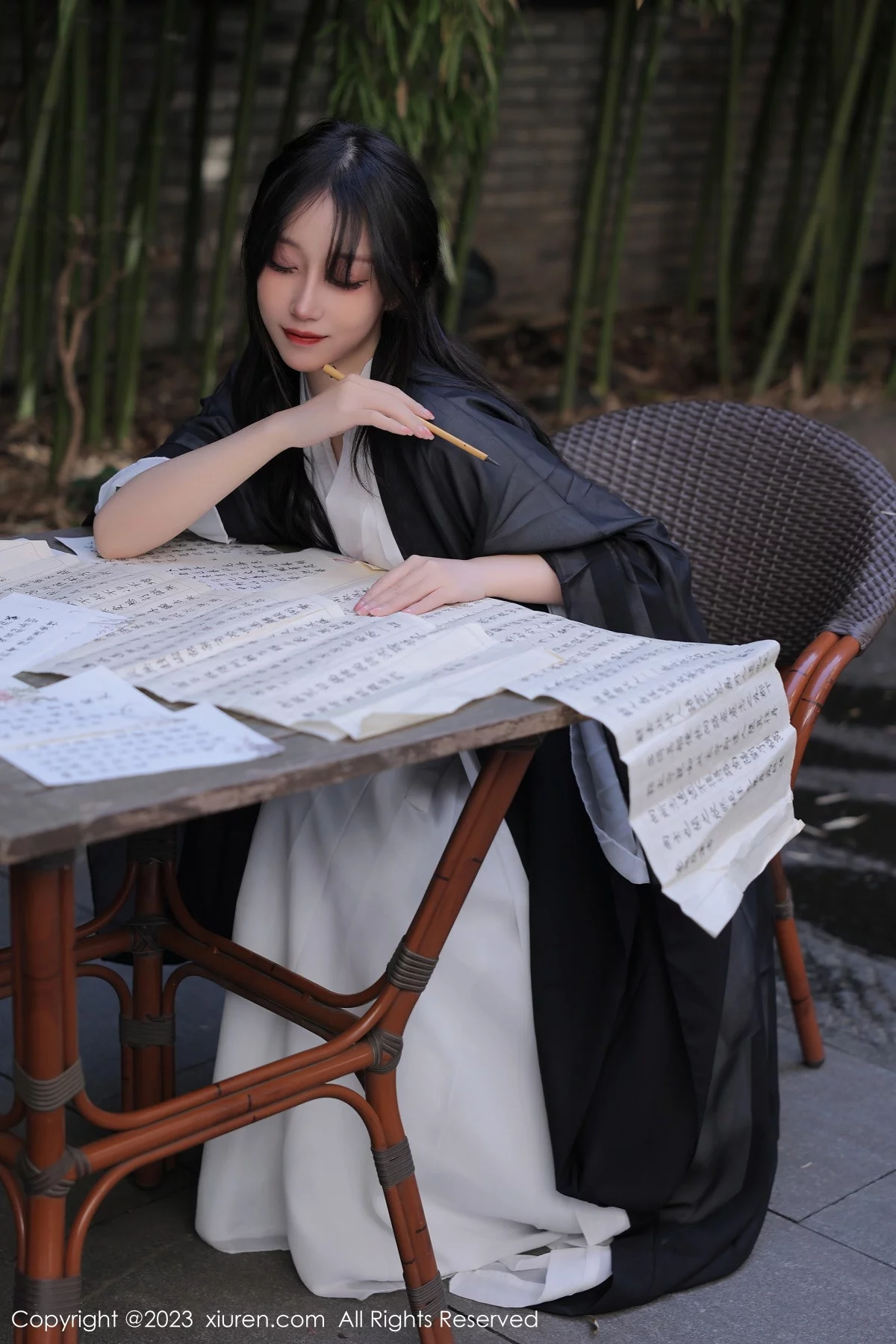 [[XiuRen秀人网]秀人网]No.6094_模特玥儿玥er海南旅拍脱白色古装服饰露性感内衣撩人诱惑写真55P